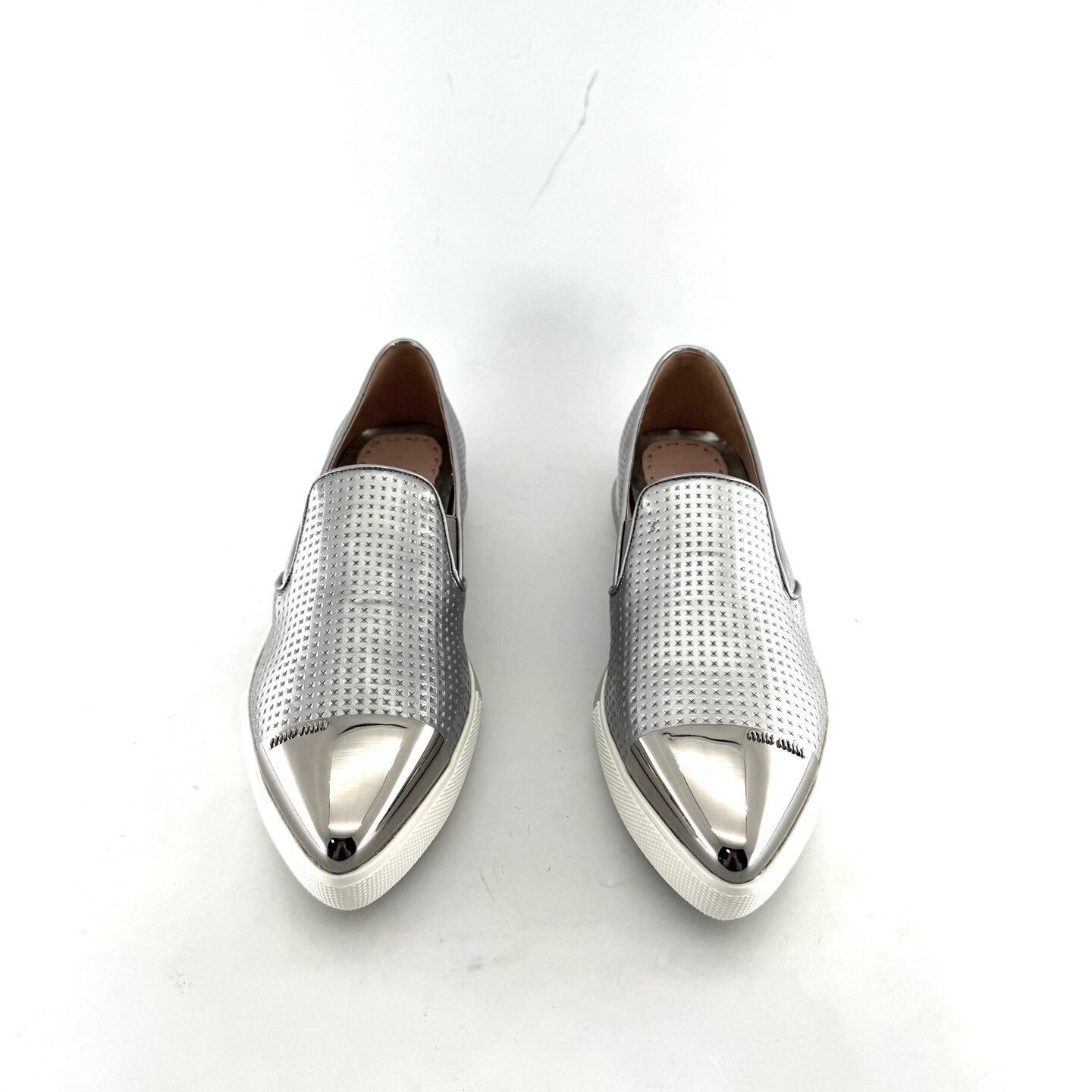 Miu Miu Miu Miu Silver Pointed-Toe Low-Top Shoes Size US 5.5 / IT 35.5 - 2 Thumbnail