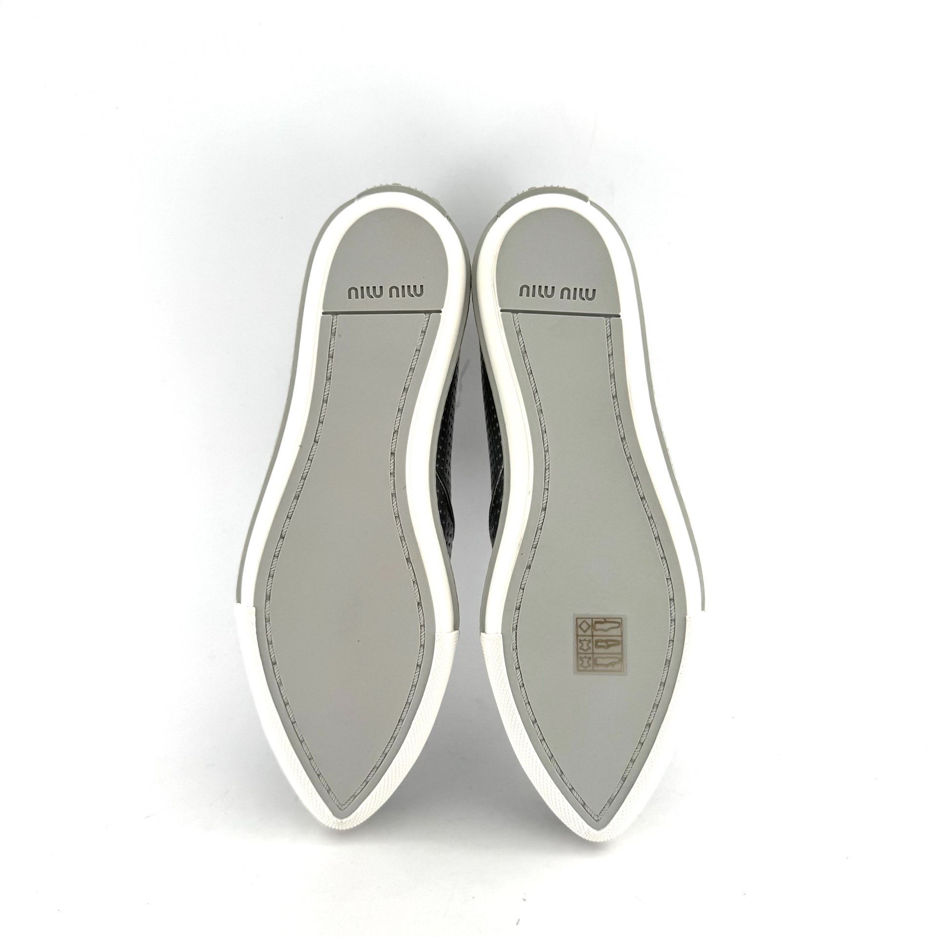 Miu Miu Miu Miu Silver Pointed-Toe Low-Top Shoes Size US 5.5 / IT 35.5 - 5 Thumbnail