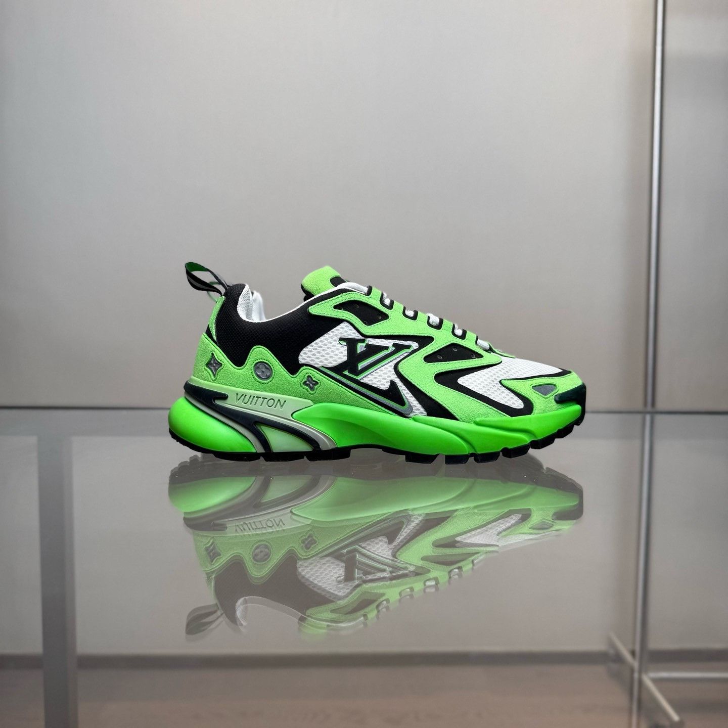 Louis Vuitton Louis Vuitton LV RUNNER TATIC Sneakers Size US 7.5 / EU 40-41 - 3 Thumbnail