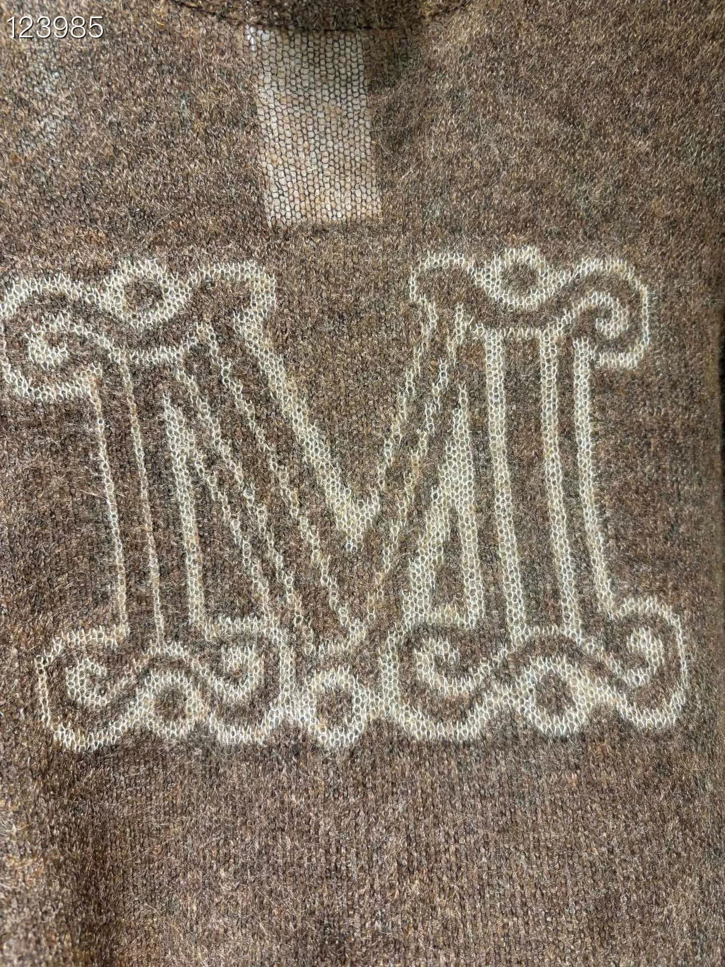 Max Mara Max Mara OCRA M Letter Sweater Size M / US 6-8 / IT 42-44 - 3 Thumbnail