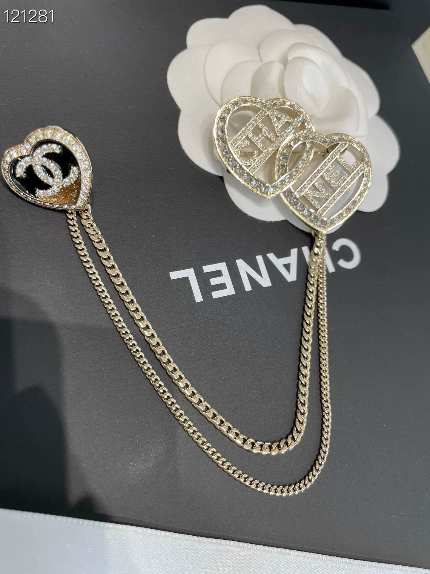 Chanel Chanel Letter Logo Heart Emblem Brooch Size ONE SIZE - 4 Thumbnail