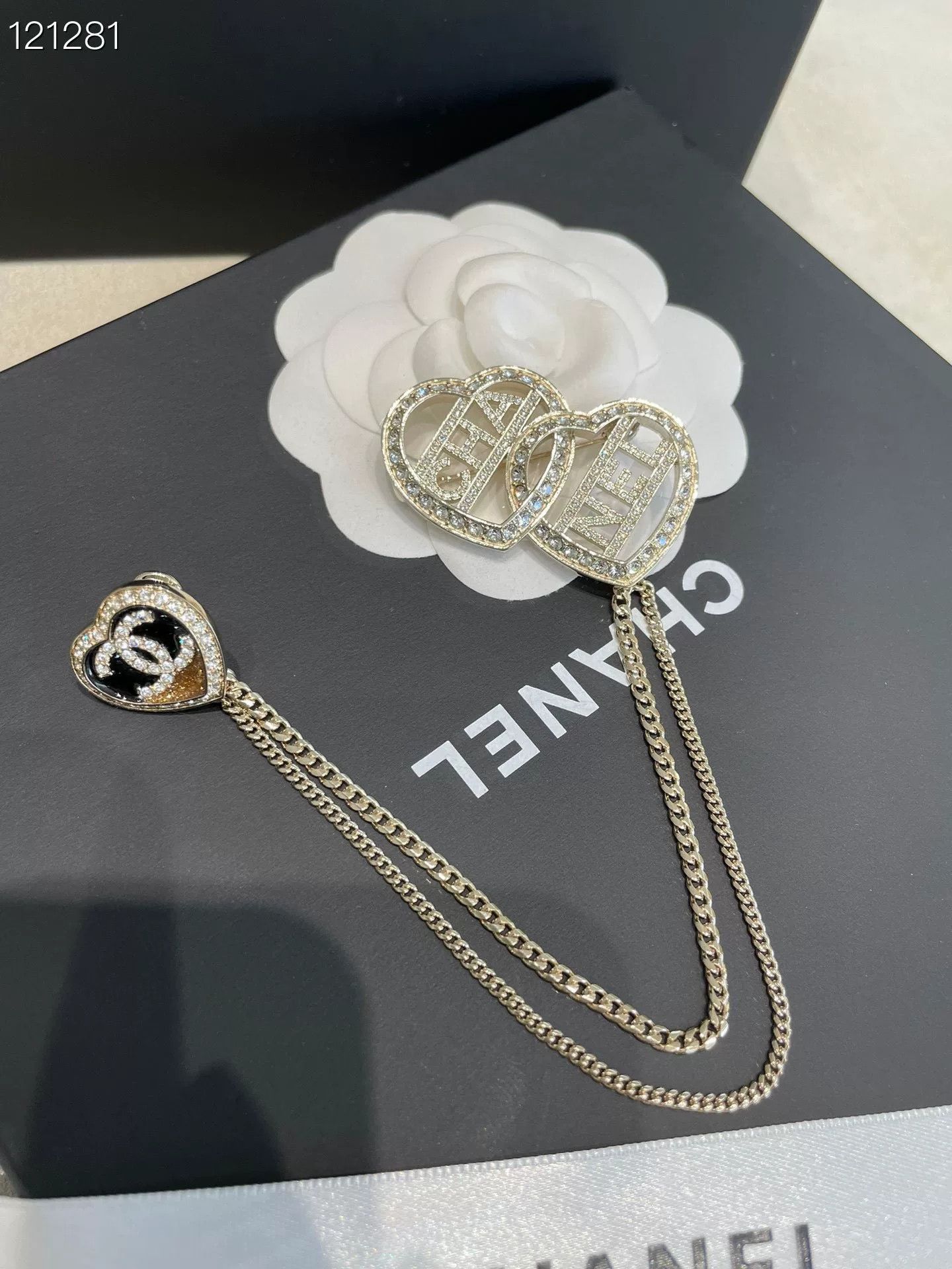 Chanel Chanel Letter Logo Heart Emblem Brooch Size ONE SIZE - 2 Thumbnail