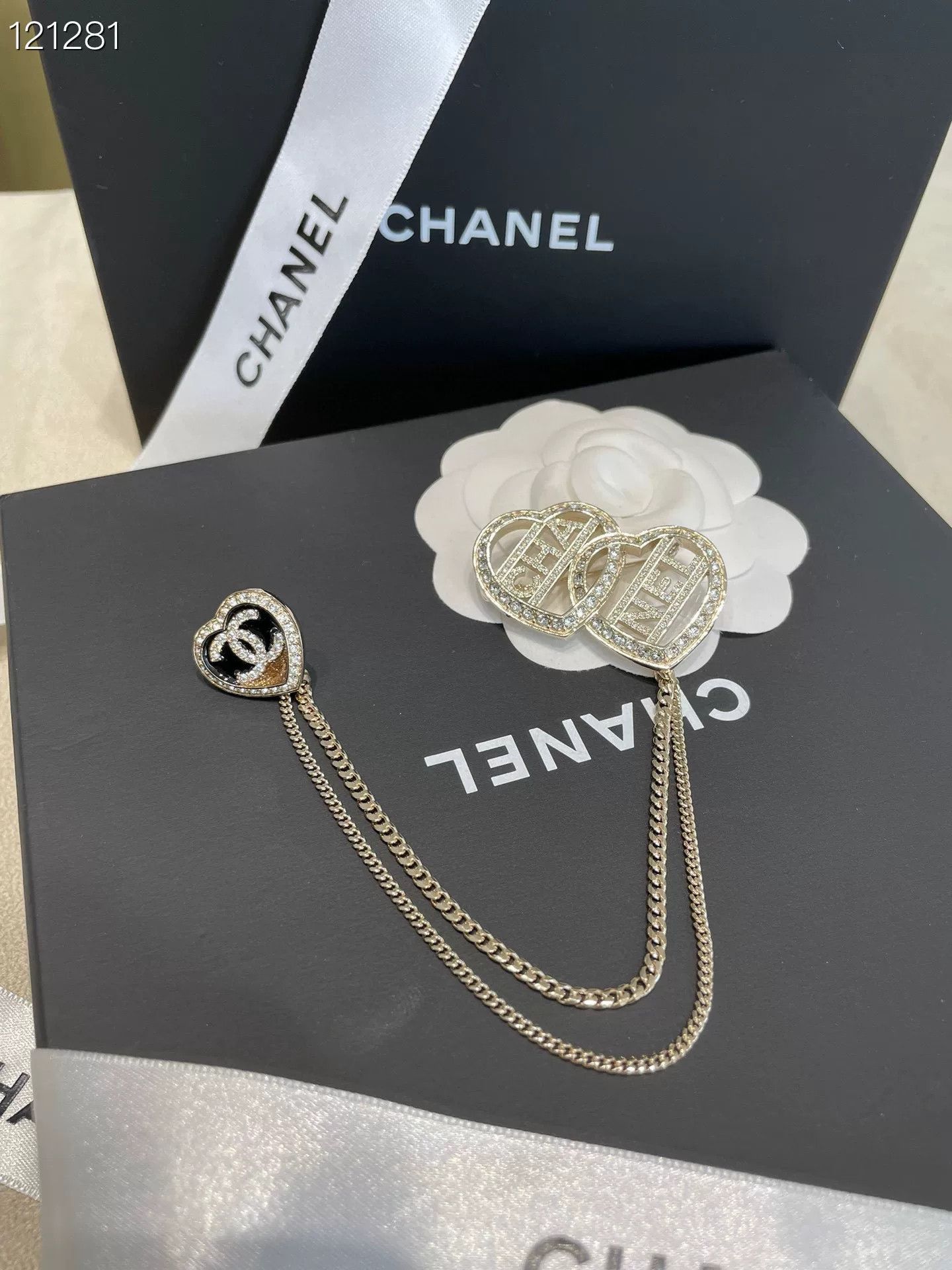 Chanel Chanel Letter Logo Heart Emblem Brooch Size ONE SIZE - 3 Thumbnail