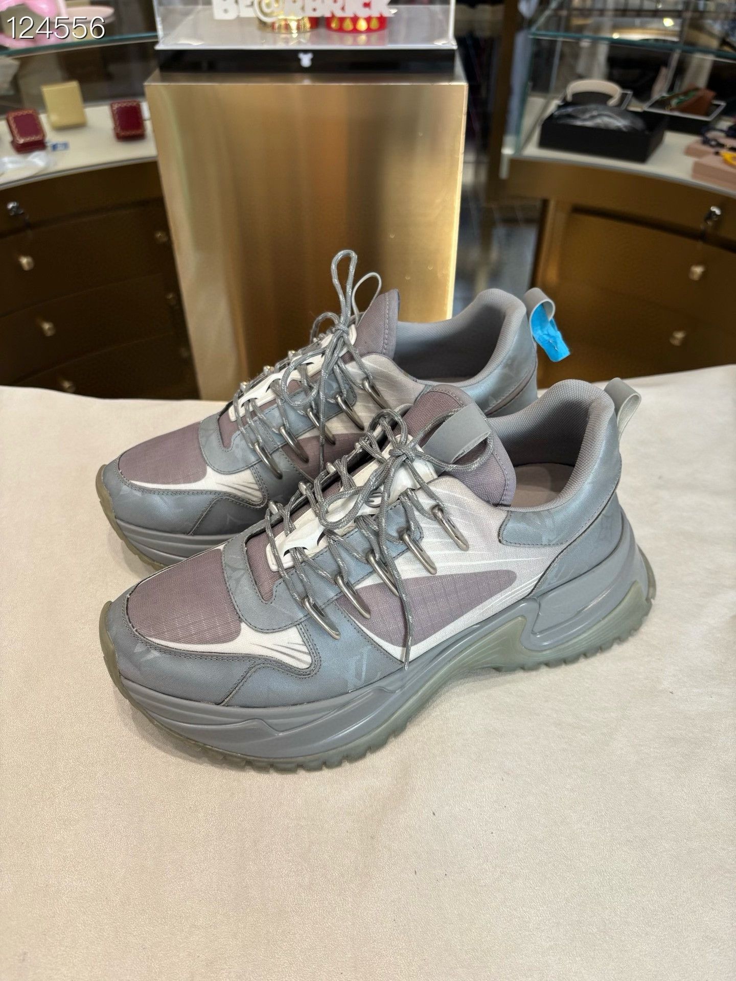 Louis Vuitton LV Run Away Gray Print Sneakers Size US 8 / EU 41 - 2 Thumbnail