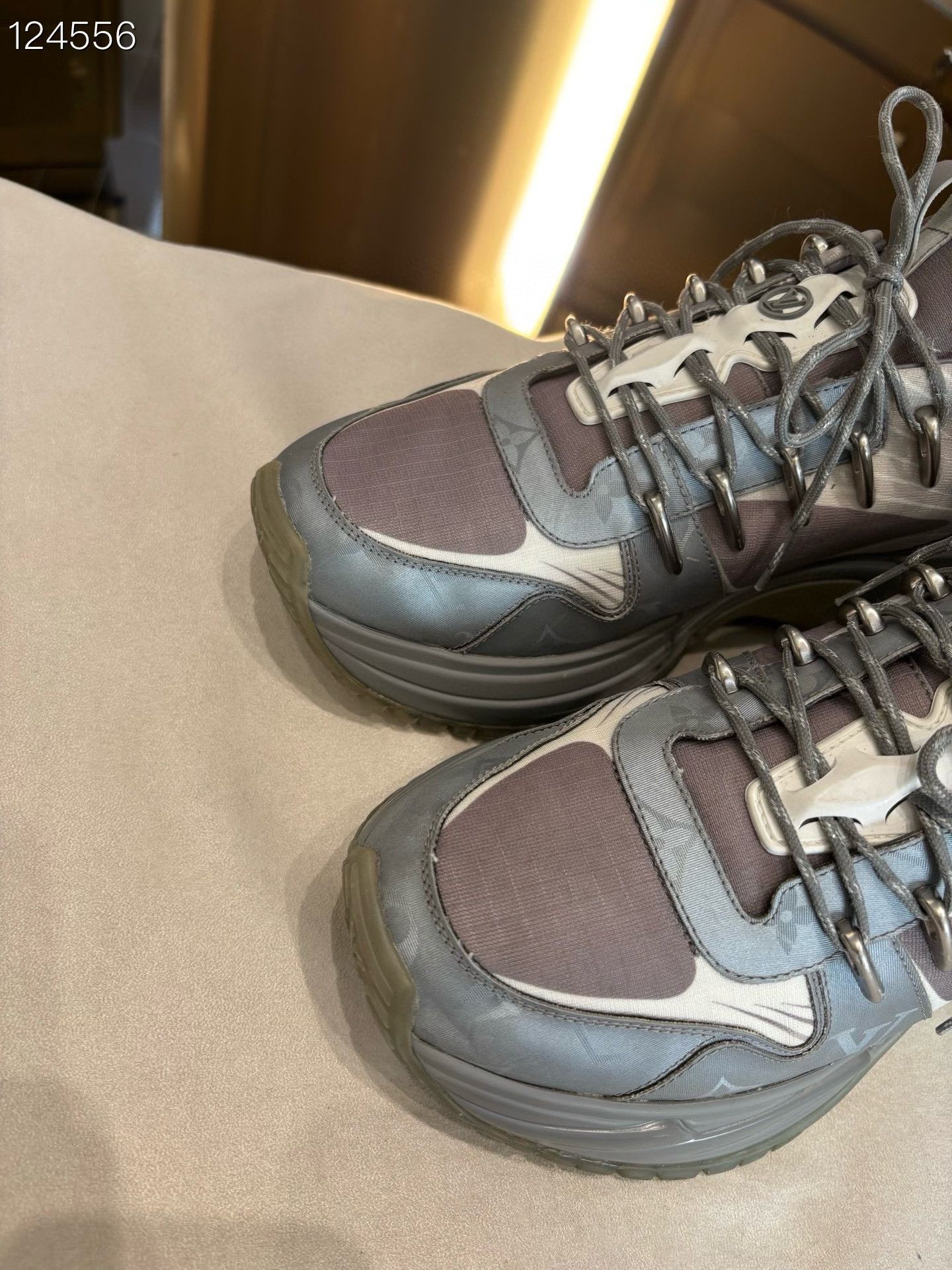 Louis Vuitton LV Run Away Gray Print Sneakers Size US 8 / EU 41 - 3 Thumbnail