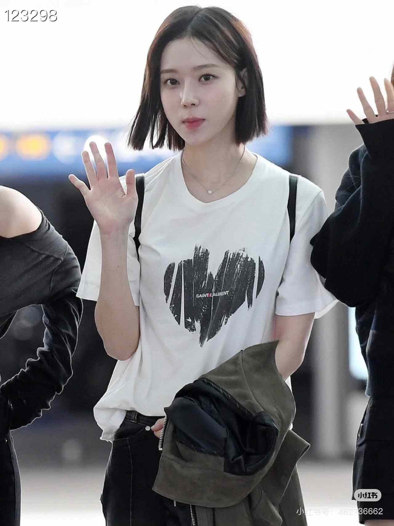 Saint Laurent Paris SLP White Heart Logo Crew Neck Tee Size XS / US 0-2 / IT 36-38 - 6 Thumbnail