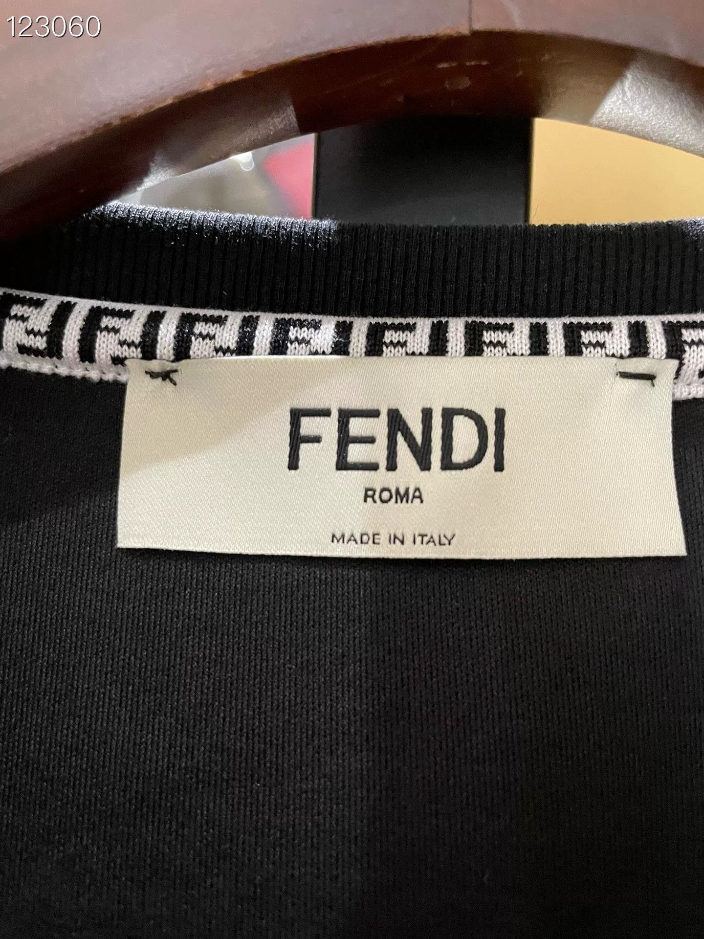 Fendi FENDI Embossed Logo T-Shirt Size M / US 6-8 / IT 42-44 - 3 Thumbnail