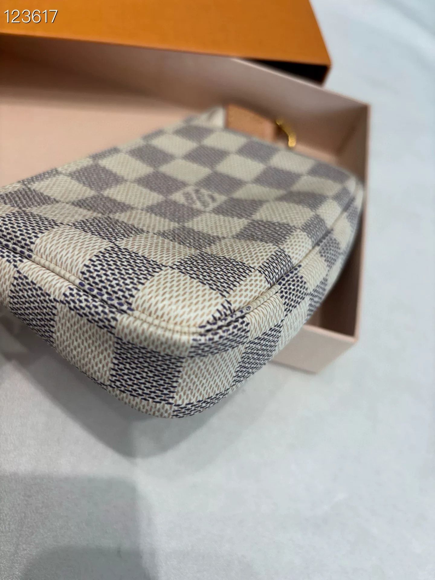 Louis Vuitton Louis Vuitton White Damier Mini Wallet Size ONE SIZE - 5 Thumbnail