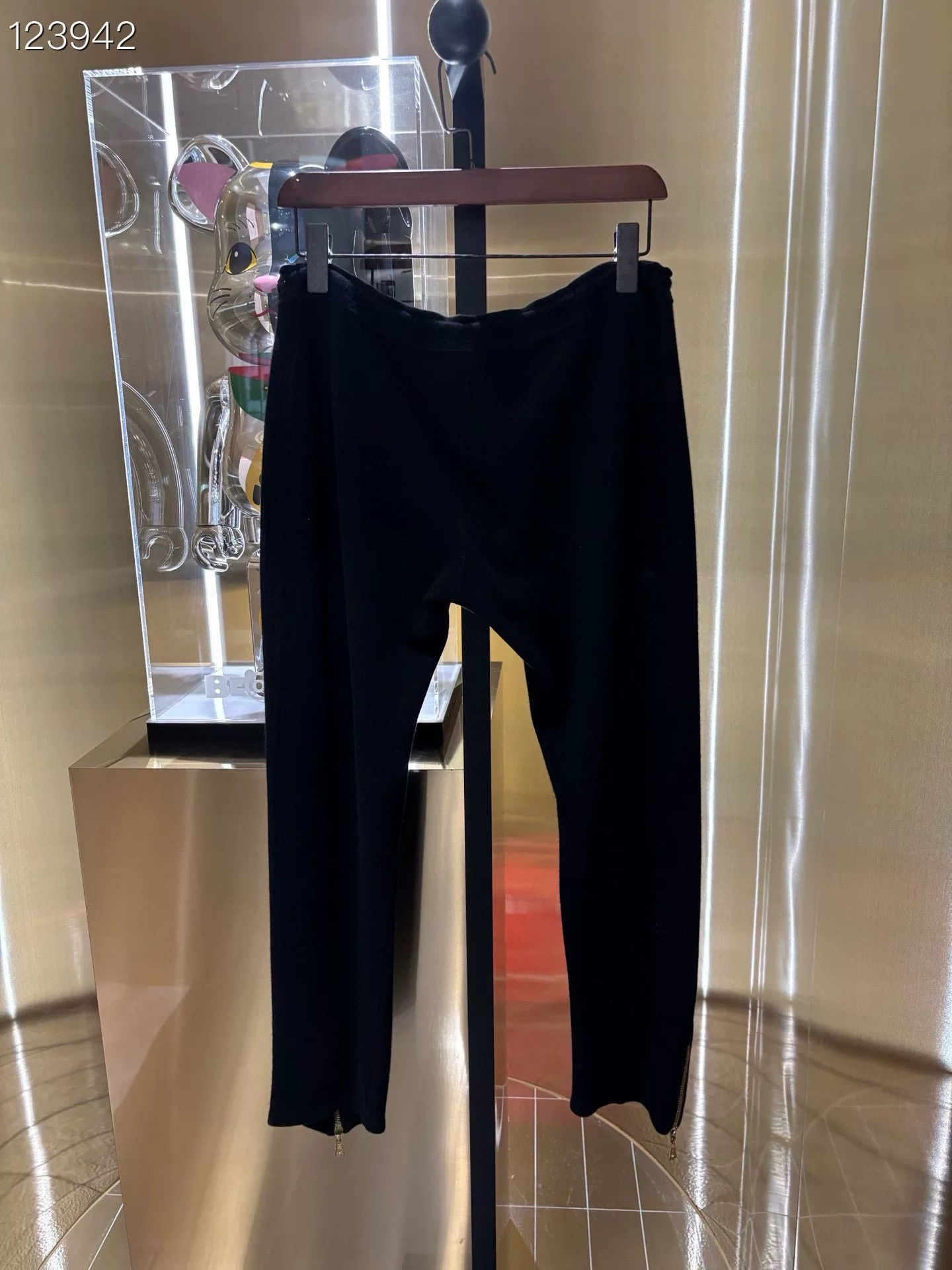 Louis Vuitton Louis Vuitton Black Cashmere Casual Pants Size US 30 / EU 46 - 2 Thumbnail