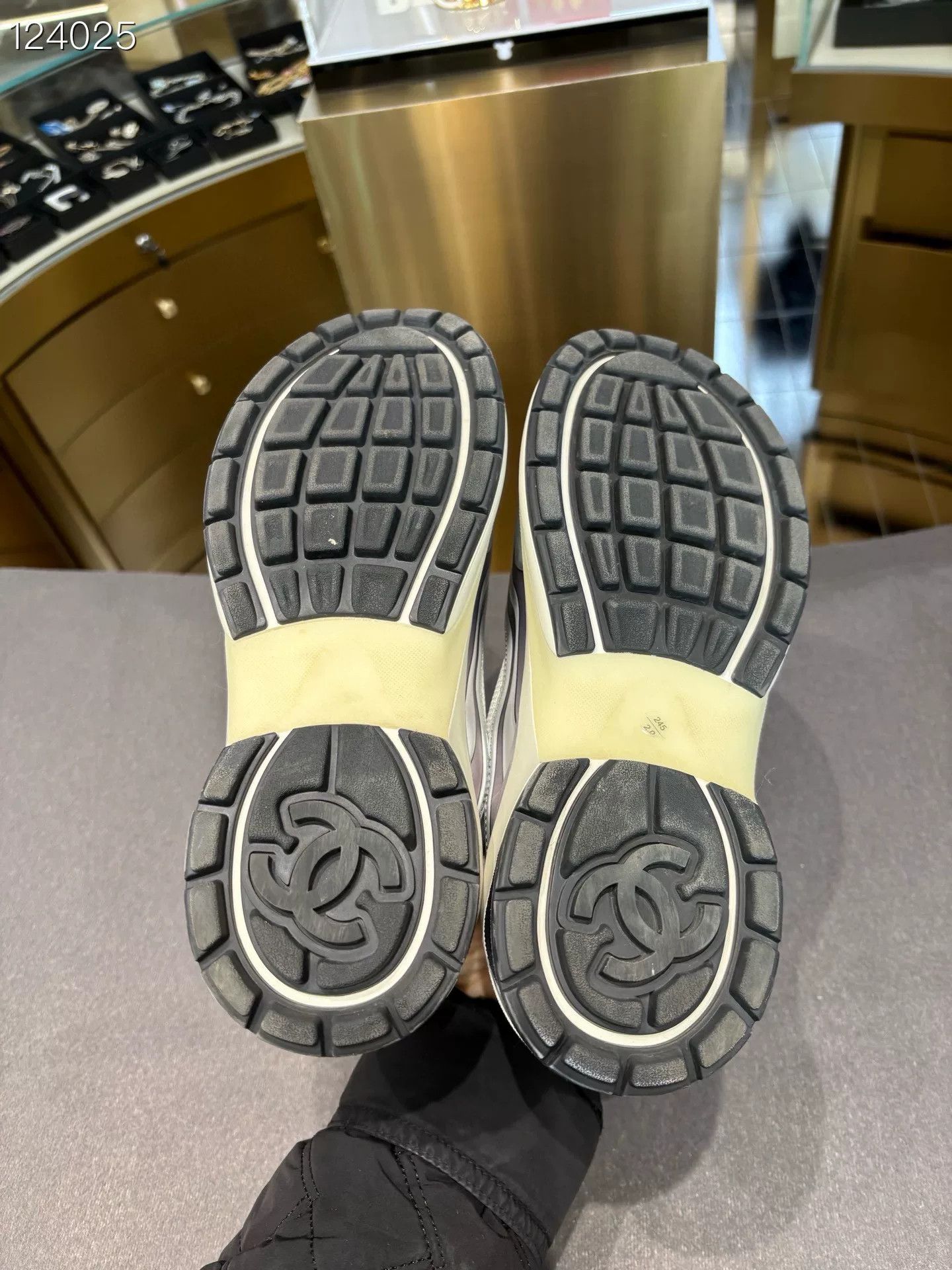 Chanel Chanel Silver Sneakers Size 39 Size US 8 / IT 38 - 6 Thumbnail