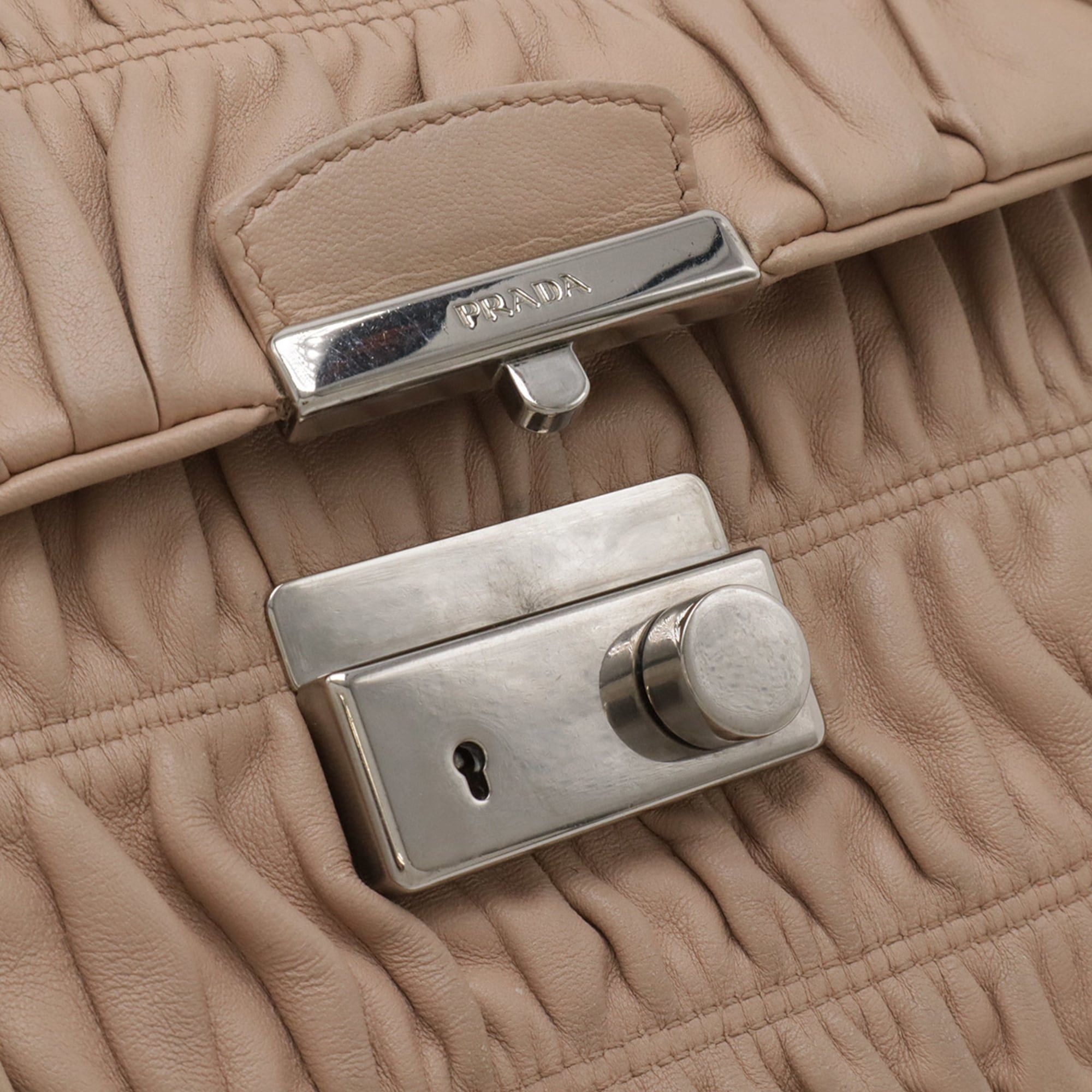 Prada PRADA NAPPA GAUFRE Shoulder Bag, Chain Gathered Leather, Beige BT0939 Size ONE SIZE - 6 Thumbnail