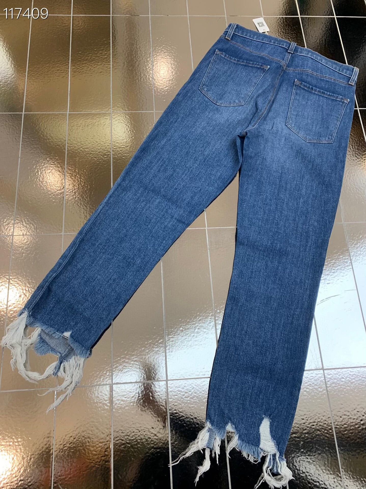J Brand JBRAND Stretchy Irregular Hem Jeans Size 28" / US 6 / IT 42 - 2 Thumbnail