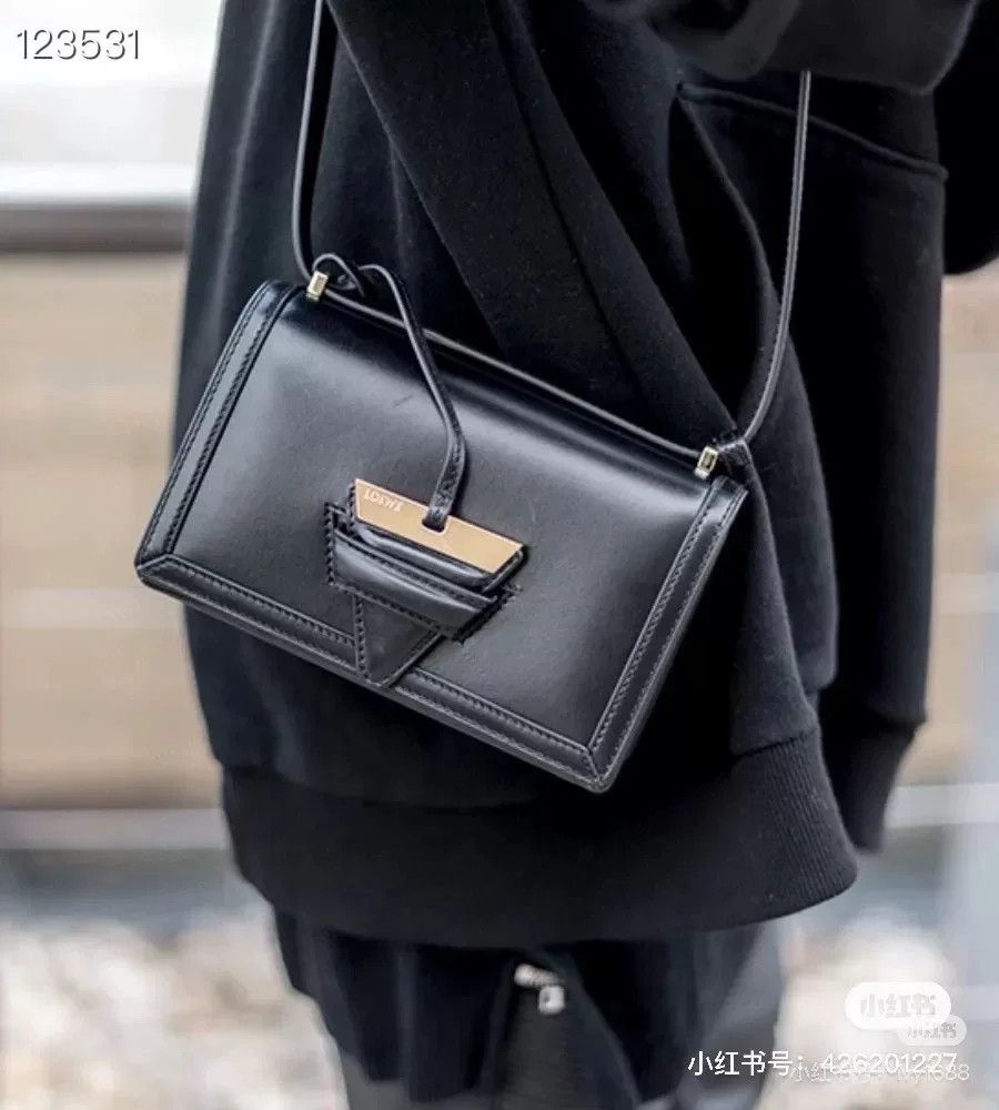 Loewe Loewe Barcelona Triangle Buckle Crossbody Size ONE SIZE - 8 Thumbnail