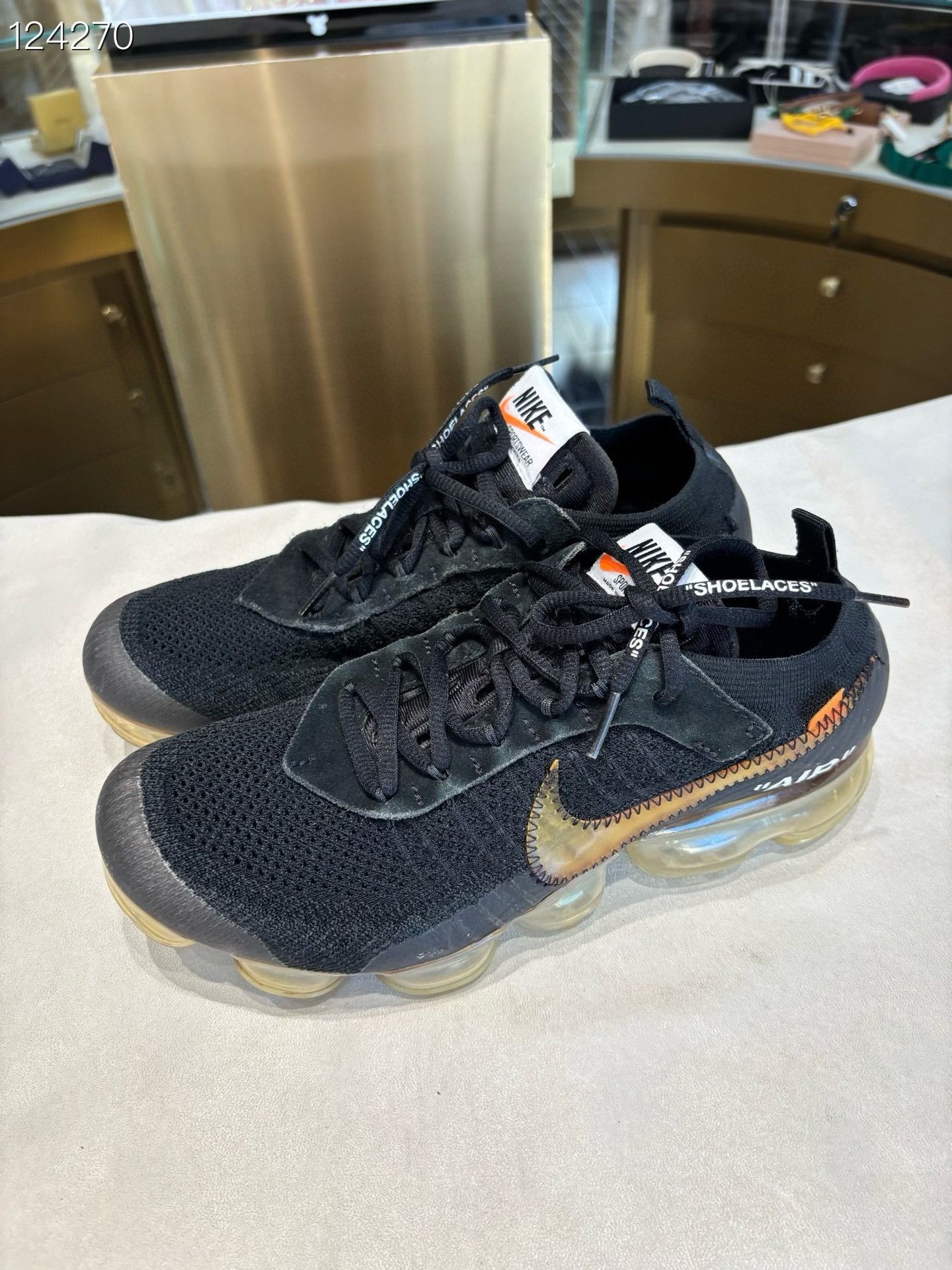 Off-White OFF-WHITE x Nike Air VaporMax OG Size US 9.5 / EU 42-43 - 2 Thumbnail