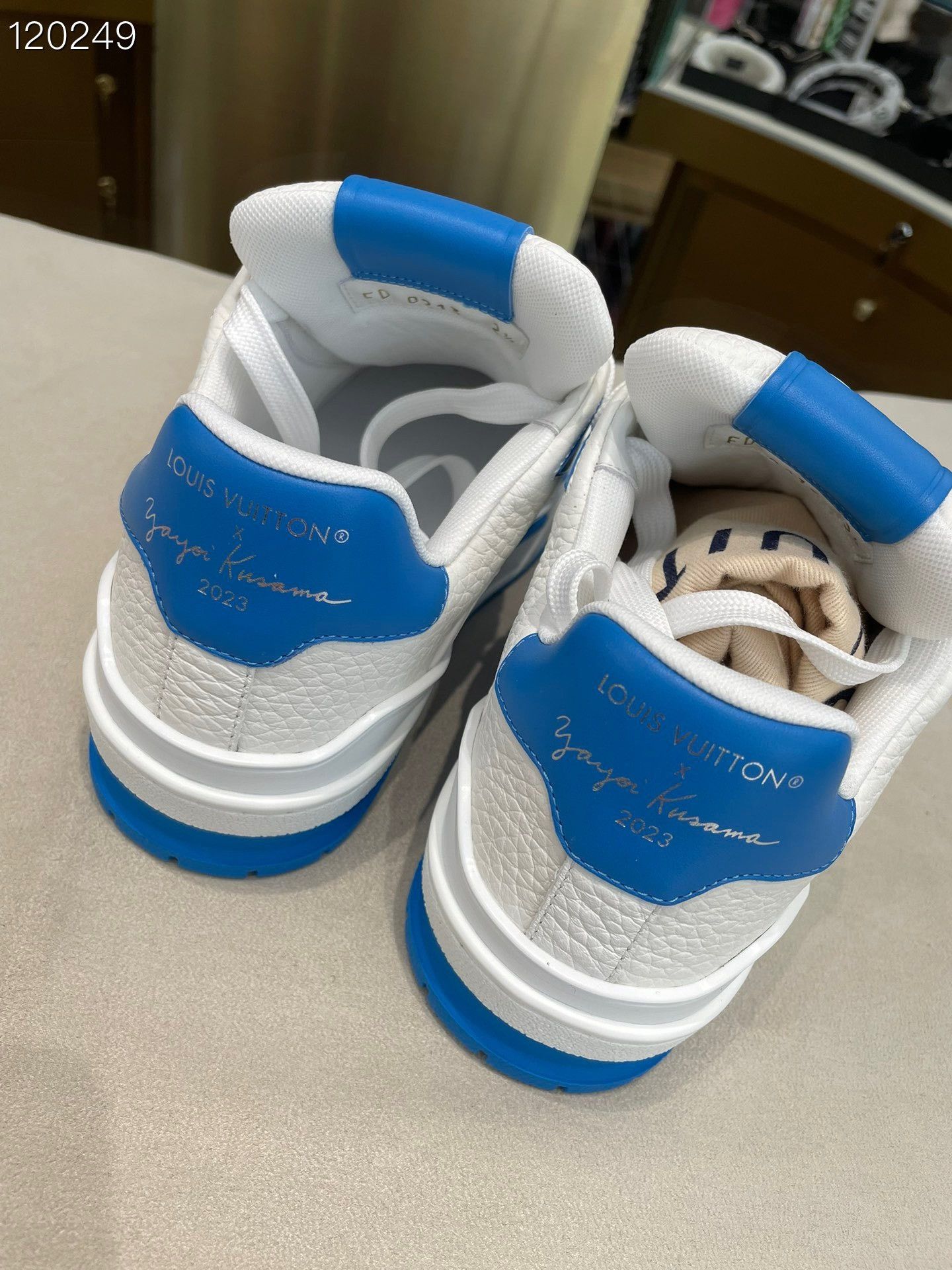 Louis Vuitton Louis Vuitton Yayoi Kusama Trainer Sneakers Size US 5.5 / IT 35.5 - 4 Thumbnail