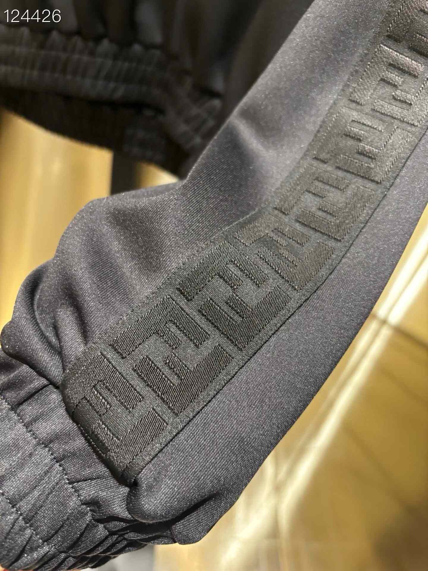 Fendi Fendi Women's Side Logo Short Hoodie Size M / US 6-8 / IT 42-44 - 4 Thumbnail