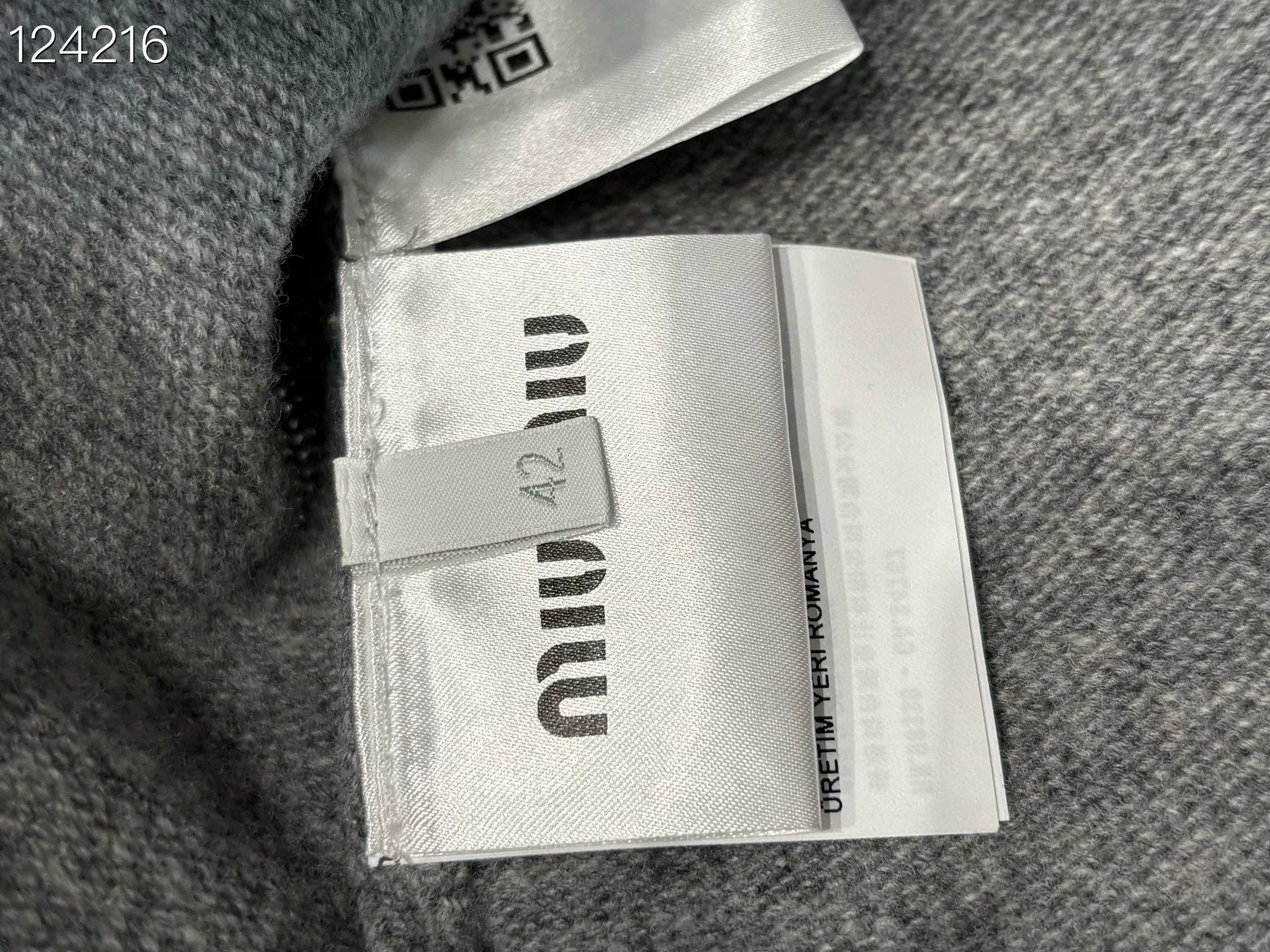 Miu Miu Miu Miu Gray Short Wool Sweater Size M / US 6-8 / IT 42-44 - 4 Thumbnail