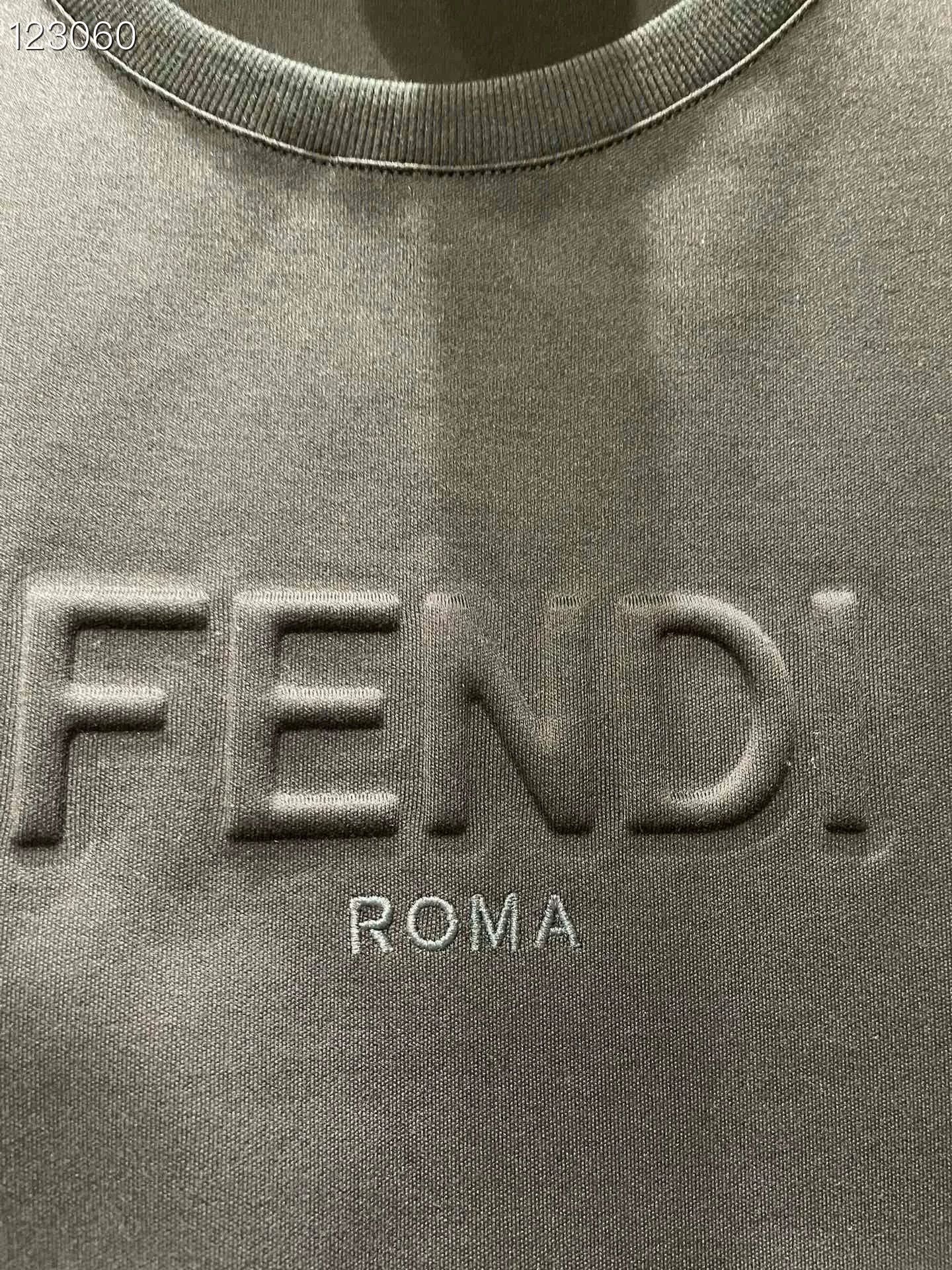 Fendi FENDI Embossed Logo T-Shirt Size M / US 6-8 / IT 42-44 - 5 Thumbnail