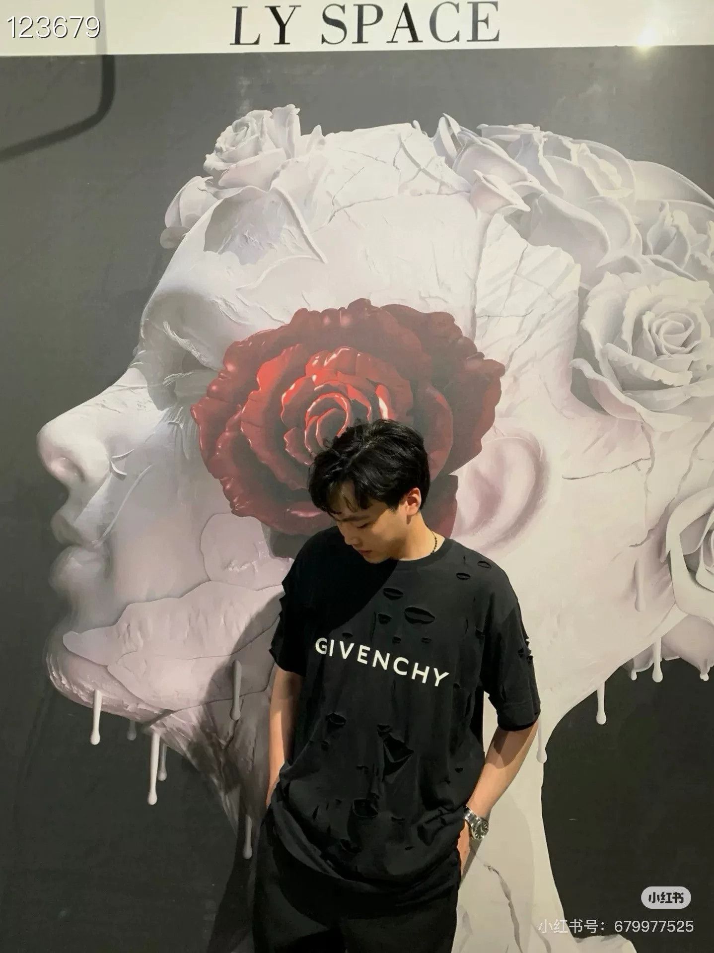 Givenchy GIVENCHY Logo Print Tear Detail Tee Size US XS / EU 42 / 0 - 8 Thumbnail