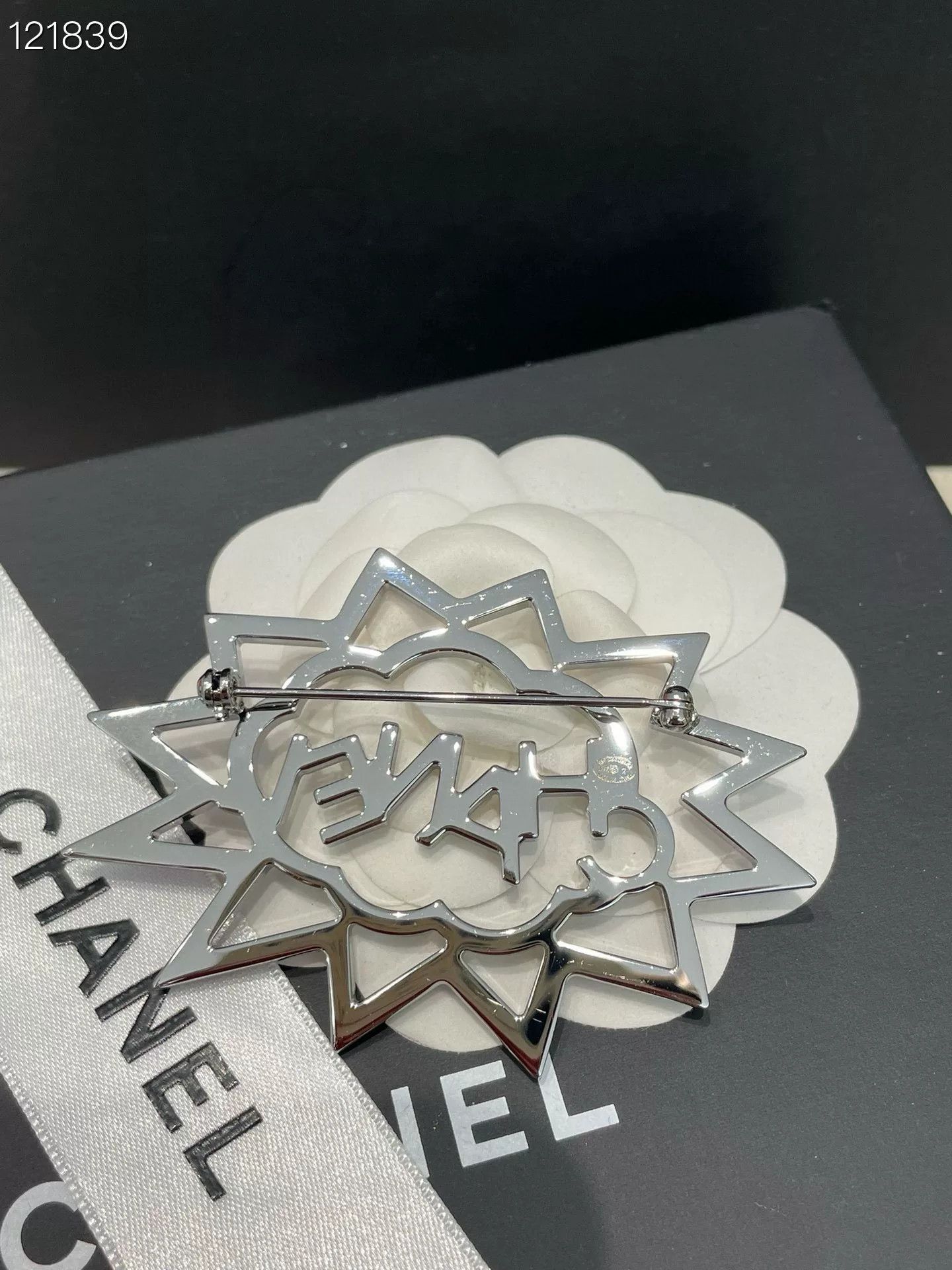 Chanel Chanel Crystal Cloud Brooch Size ONE SIZE - 3 Thumbnail