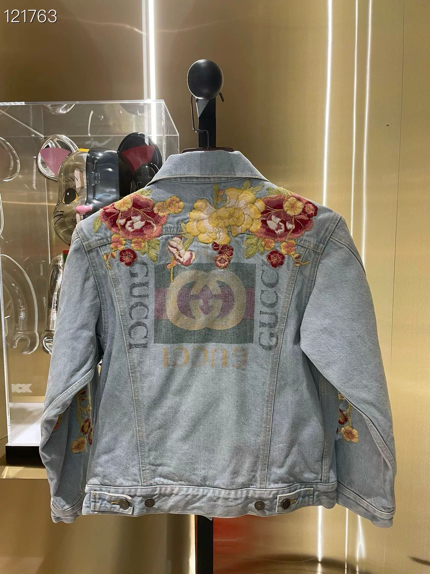 Gucci Gucci Denim Jacket with Floral Embroidery & Back Logo Size S / US 4 / IT 40 - 2 Thumbnail