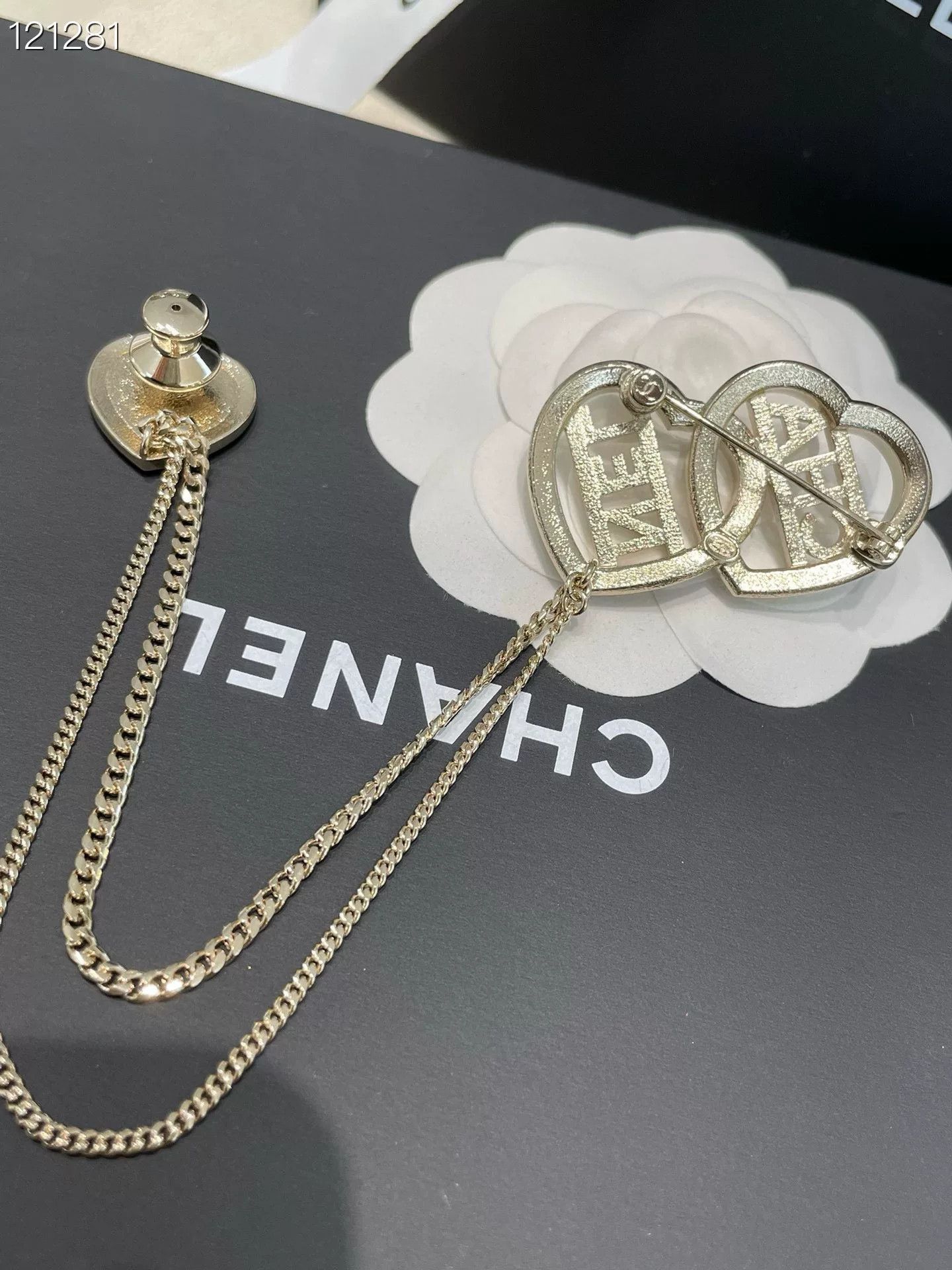 Chanel Chanel Logo Heart Embellished Brooch Size ONE SIZE - 5 Thumbnail
