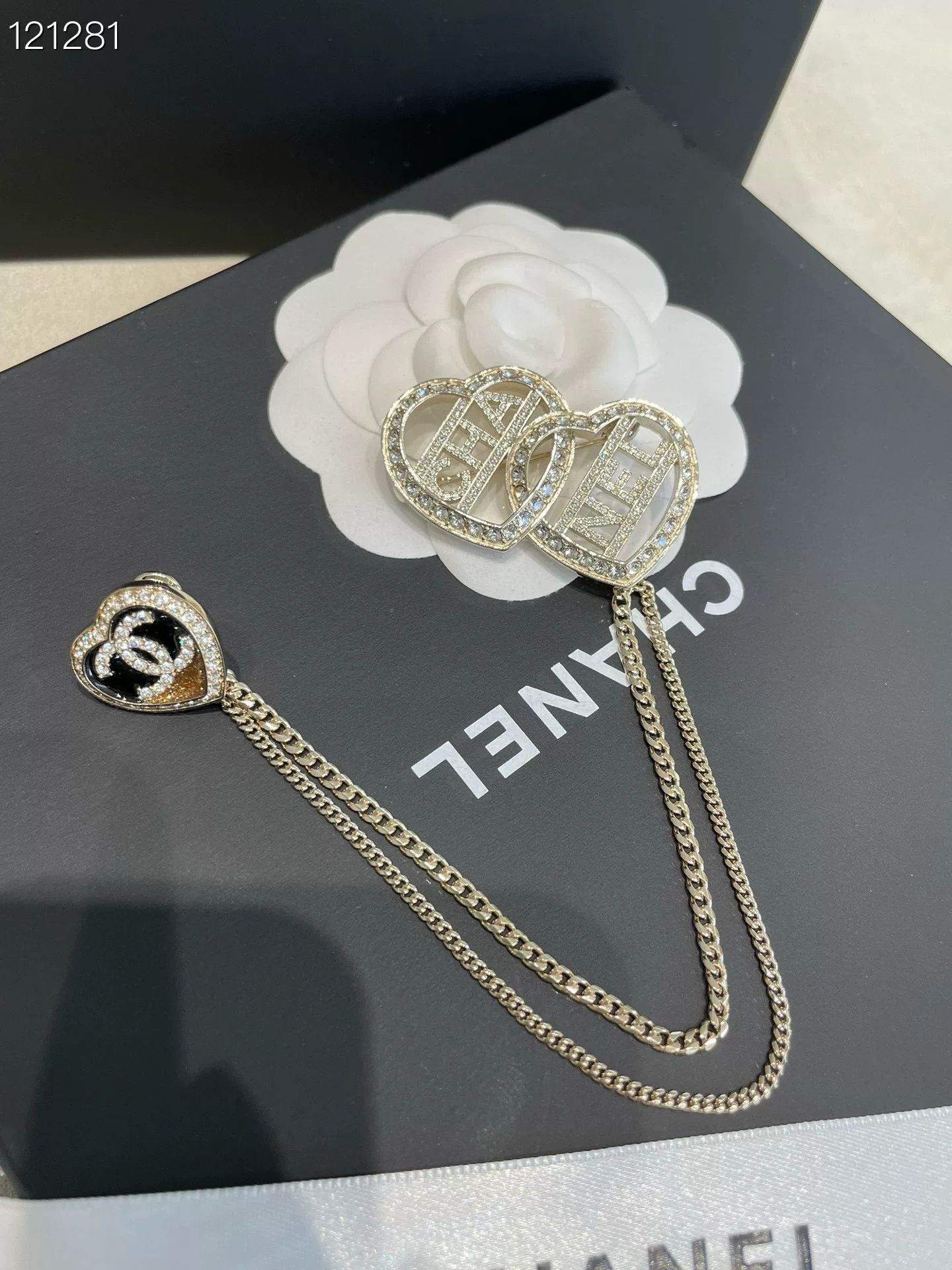 Chanel Chanel Logo Heart Embellished Brooch Size ONE SIZE - 2 Thumbnail