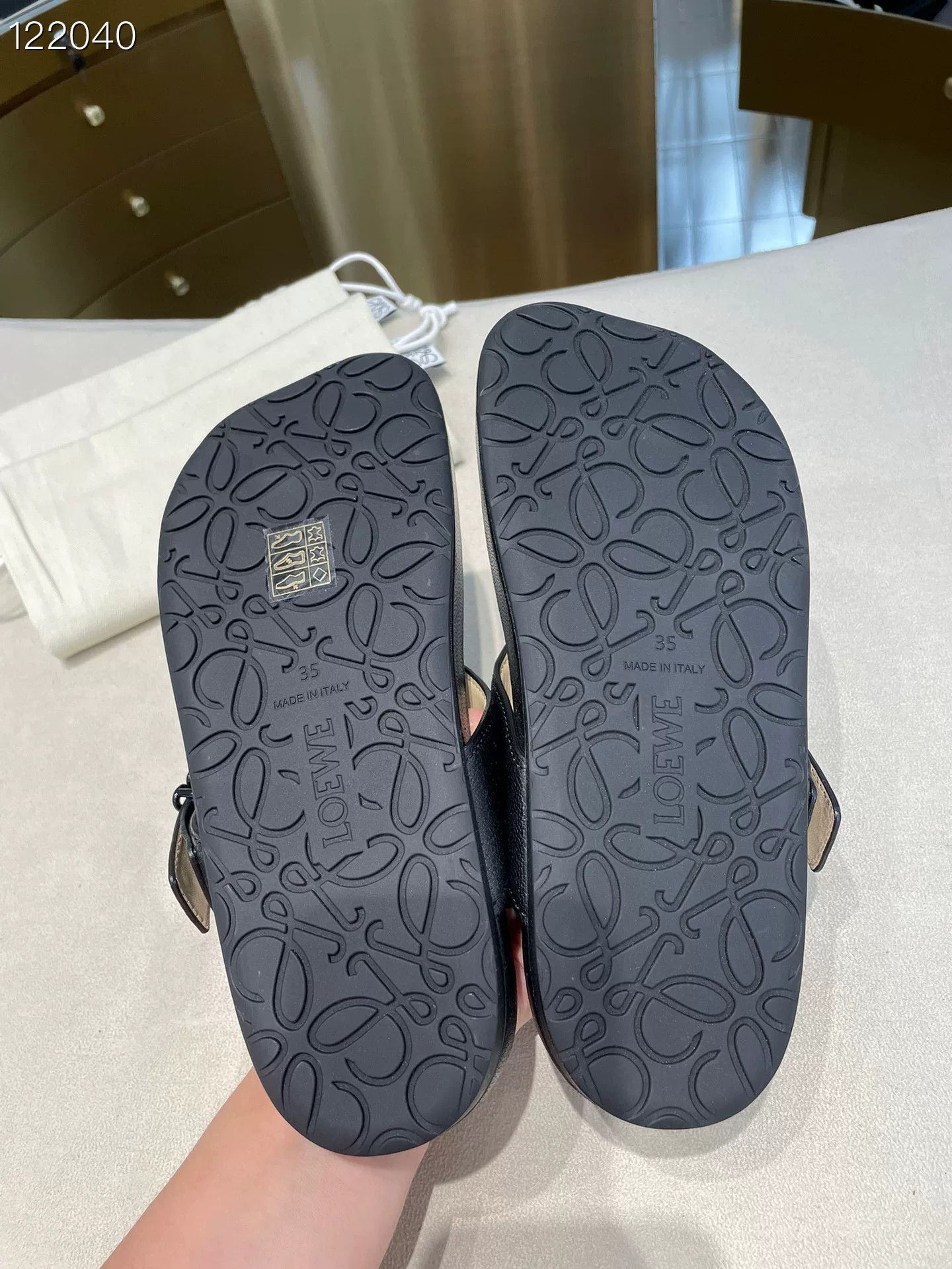Loewe Loewe Ease Logo Sheepskin Flip Flops Size US 4 / IT 34 - 5 Thumbnail