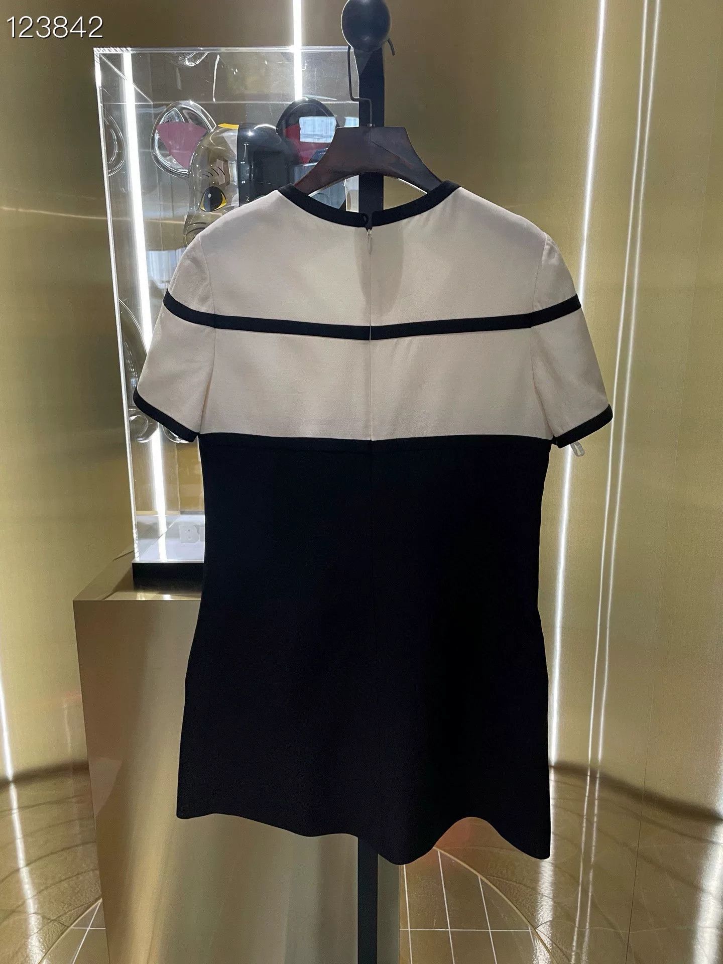 Valentino Valentino 2023 Runway Black White Bow Dress Size M / US 6-8 / IT 42-44 - 2 Thumbnail