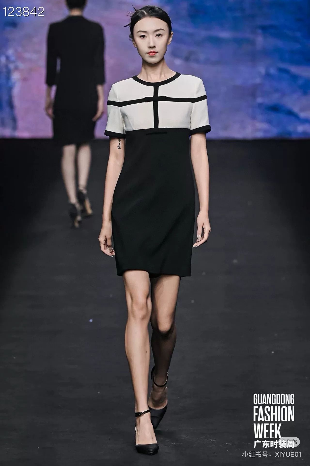 Valentino Valentino 2023 Runway Black White Bow Dress Size M / US 6-8 / IT 42-44 - 5 Thumbnail