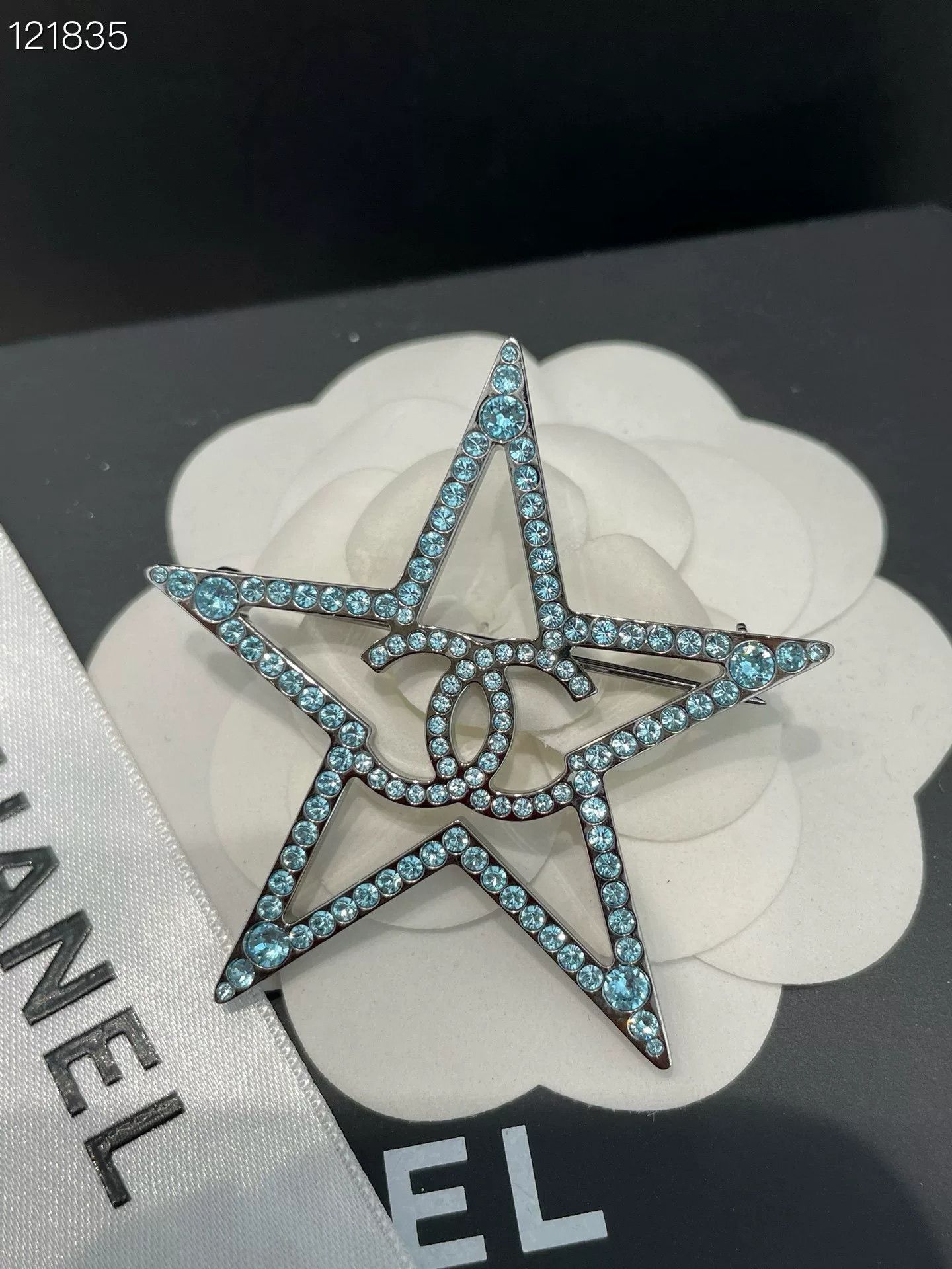 Chanel Chanel Blue Star Pavé Diamond Brooch Size ONE SIZE - 2 Thumbnail