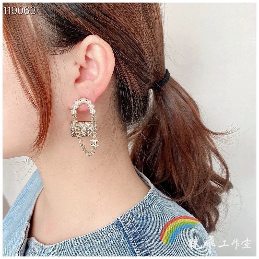 Chanel Chanel Pearl Lock Chain Earrings Size ONE SIZE - 6 Thumbnail
