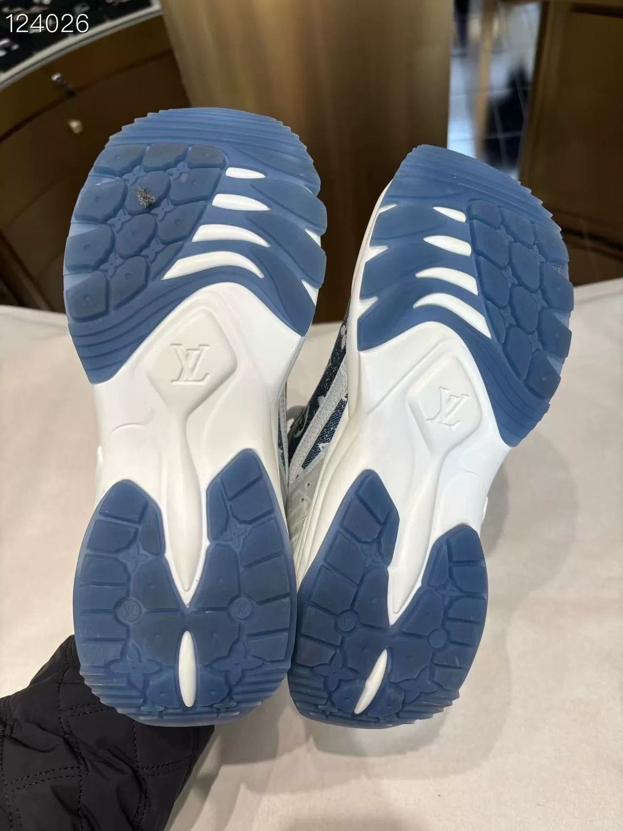 Louis Vuitton Louis Vuitton Blue Star Print Dad Shoes Size US 7 / IT 37 - 5 Thumbnail