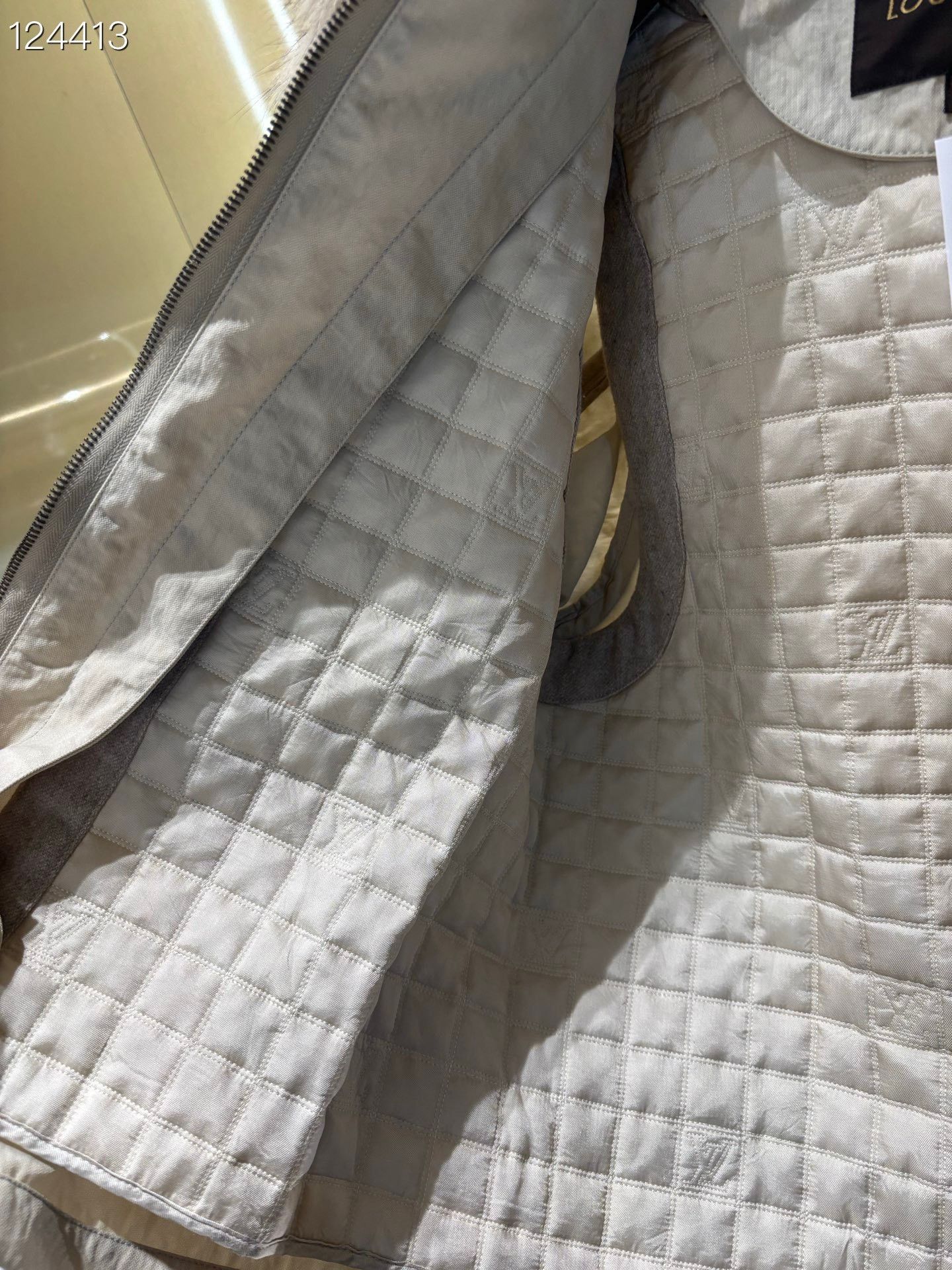 Louis Vuitton Louis Vuitton Beige Jacket w/ Detachable Vest Size S / US 4 / IT 40 - 3 Thumbnail