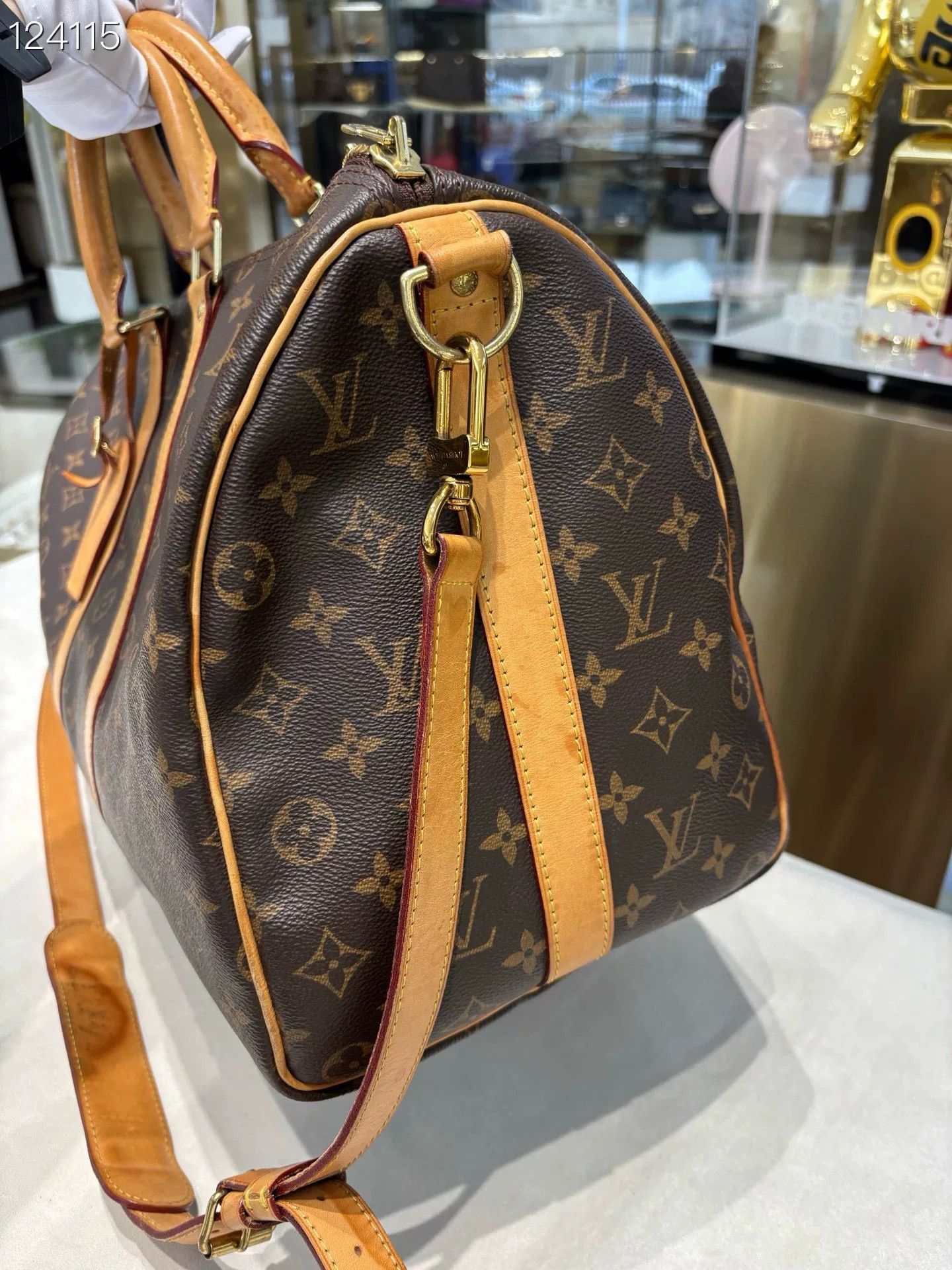 Louis Vuitton Louis Vuitton Monogram Travel Bag Size ONE SIZE - 3 Thumbnail