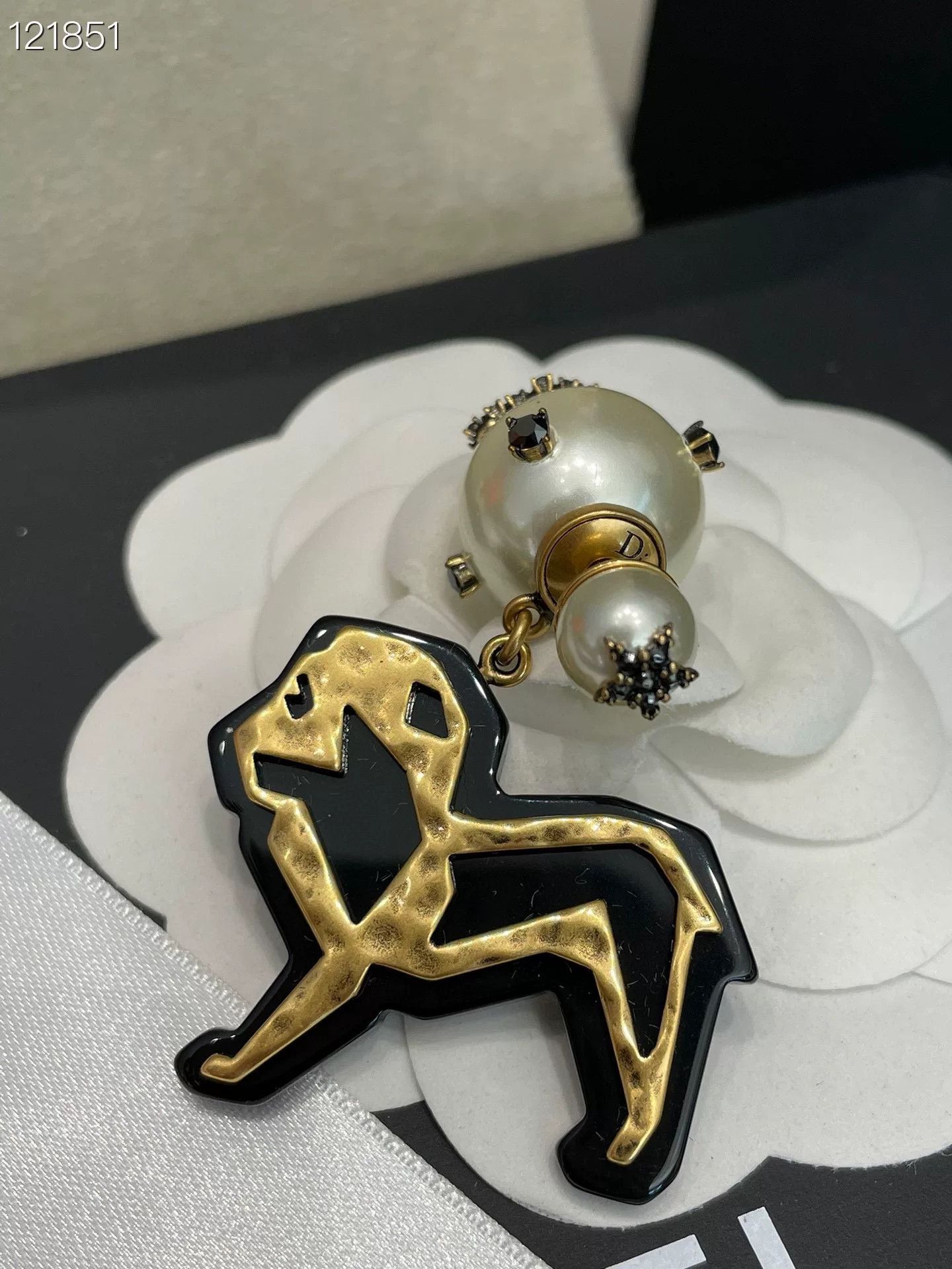 Dior Dior Limited Single Lion Earring Size ONE SIZE - 2 Thumbnail