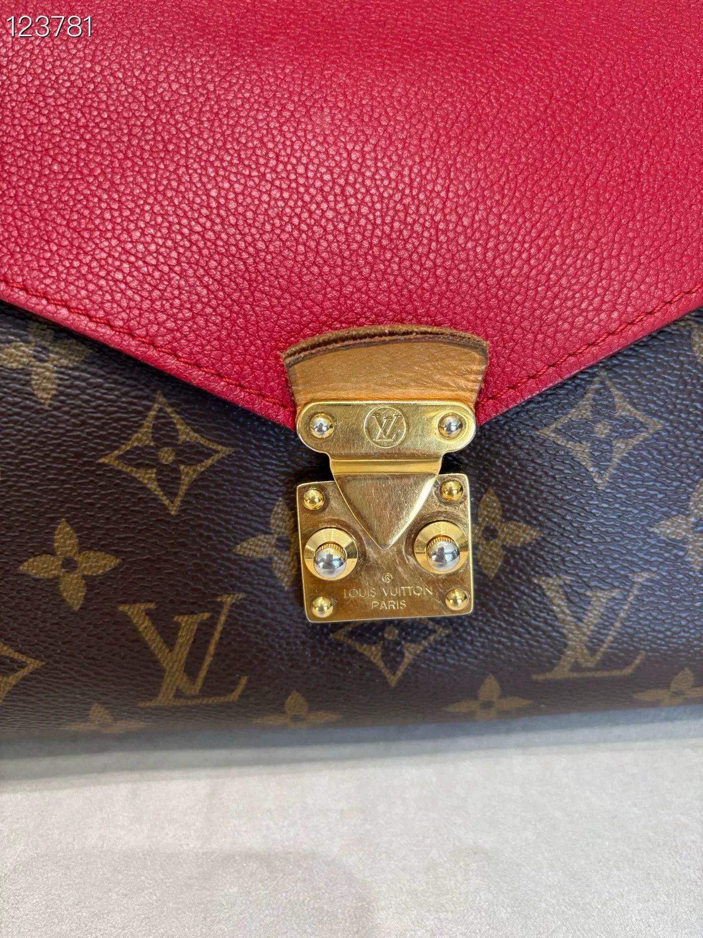 Louis Vuitton LV Saint Placide Crossbody Envelope Bag Size ONE SIZE - 3 Thumbnail
