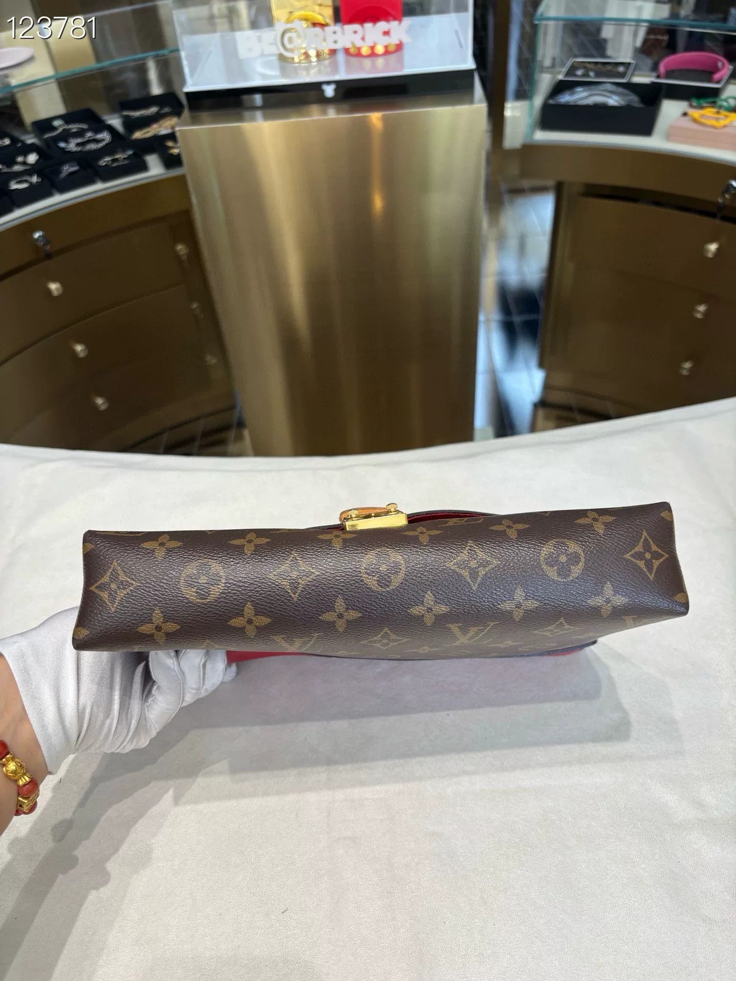 Louis Vuitton LV Saint Placide Crossbody Envelope Bag Size ONE SIZE - 7 Thumbnail