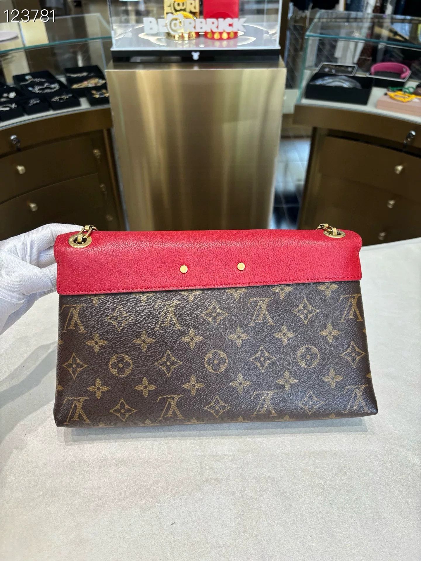 Louis Vuitton LV Saint Placide Crossbody Envelope Bag Size ONE SIZE - 2 Thumbnail