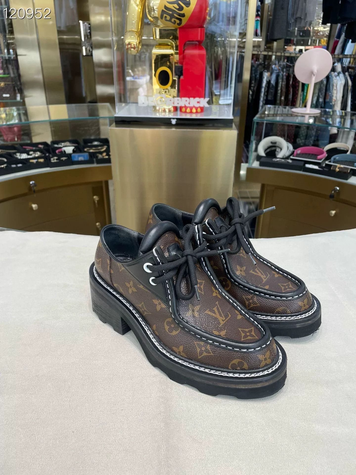 Louis Vuitton Louis Vuitton Beauvoir Monogram Platform Derby Size US 7 / IT 37 - 3 Thumbnail
