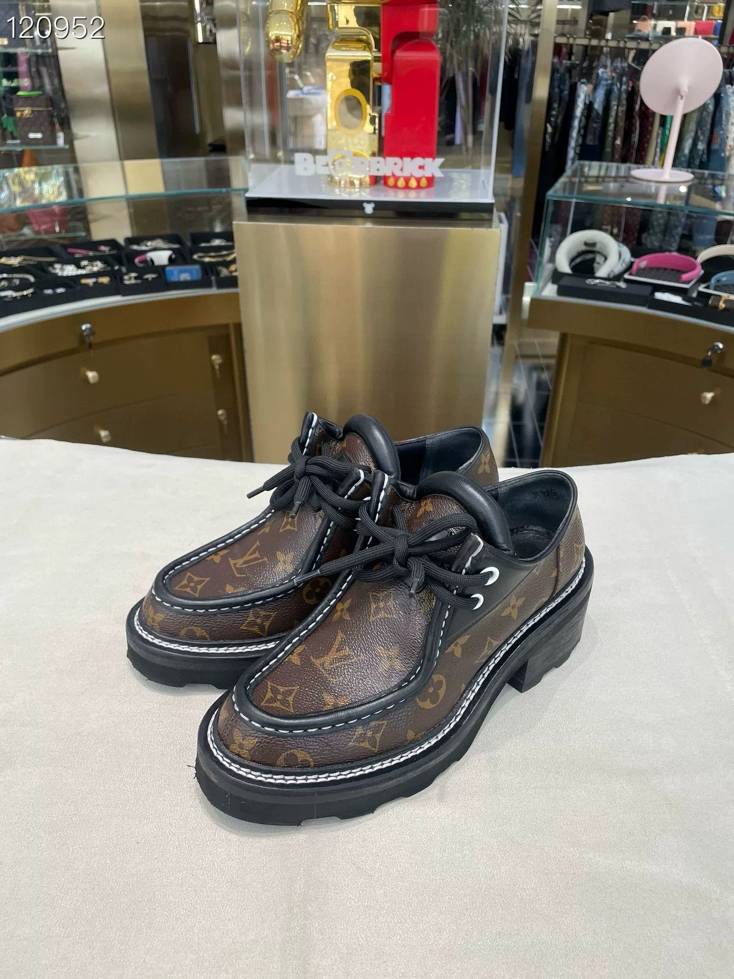 Louis Vuitton Louis Vuitton Beauvoir Monogram Platform Derby Size US 7 / IT 37 - 2 Thumbnail