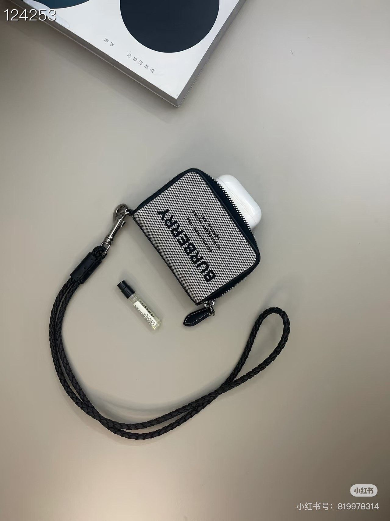 Burberry Burberry Strap Card Holder Coin Purse Size ONE SIZE - 7 Thumbnail