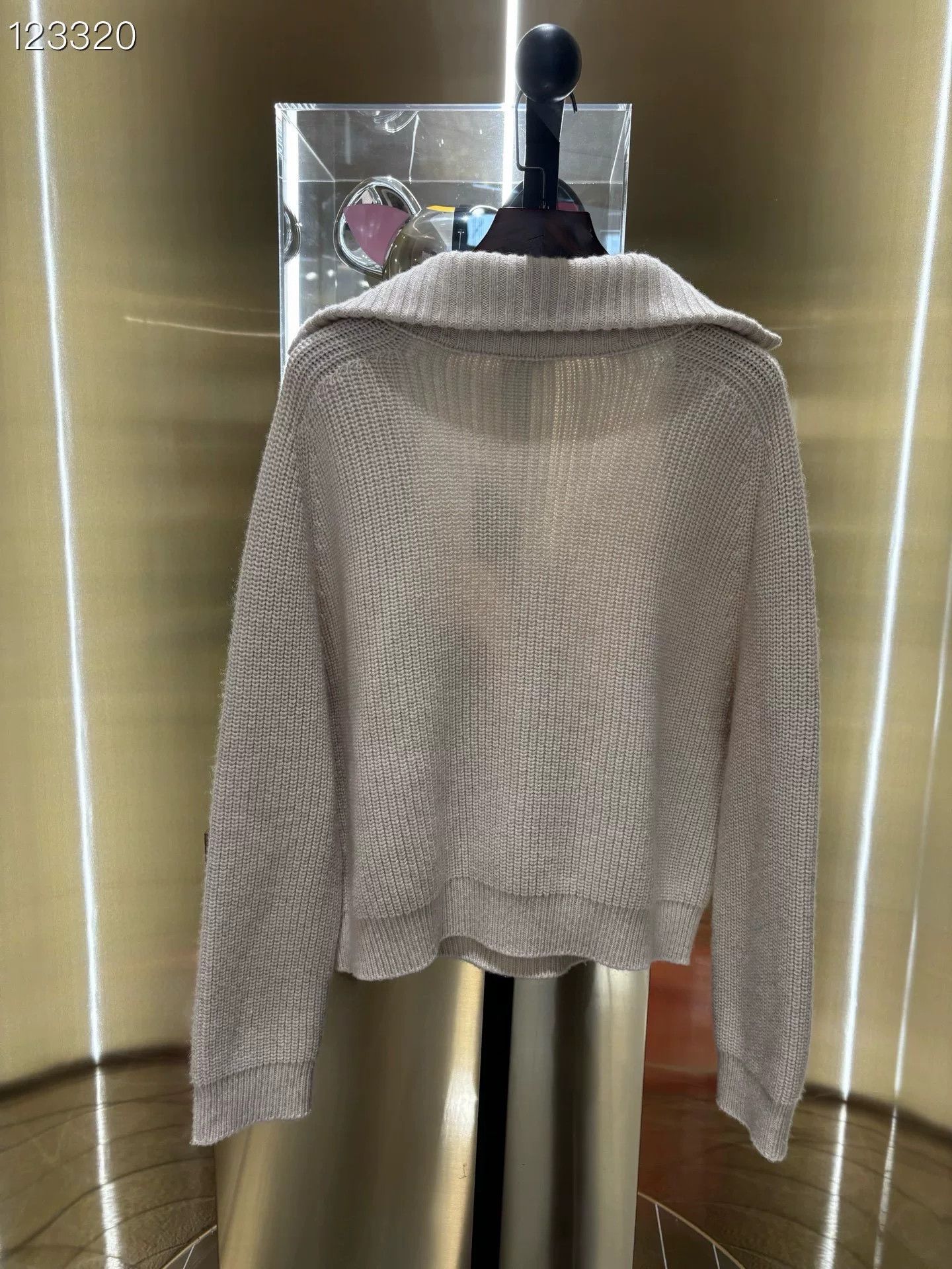 Celine Celine Cashmere V-Neck Chain Pattern Sweater Size S / US 4 / IT 40 - 2 Thumbnail