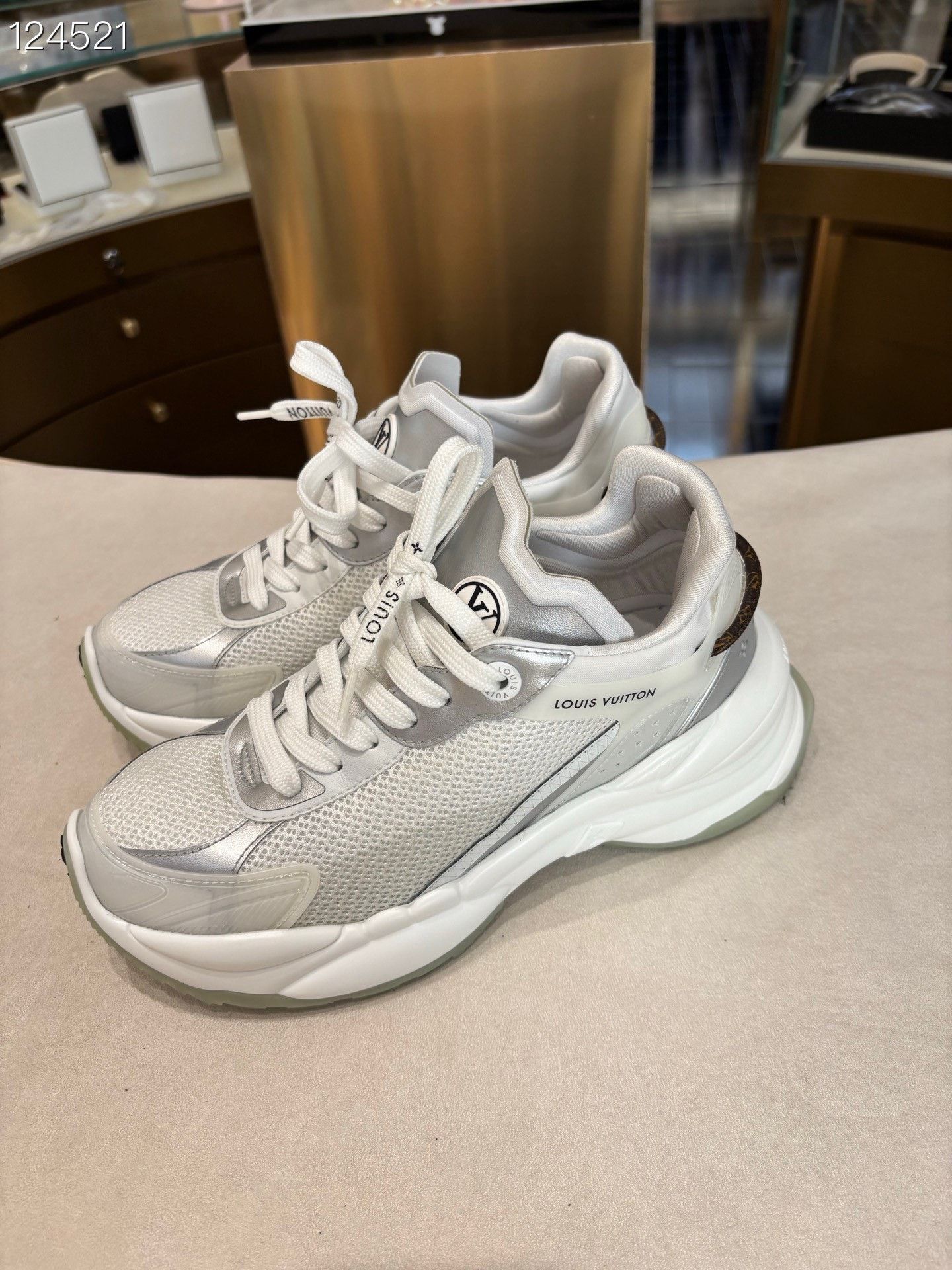 Louis Vuitton Louis Vuitton Run 55 Women's Sneakers Size US 5 / IT 35 - 3 Thumbnail