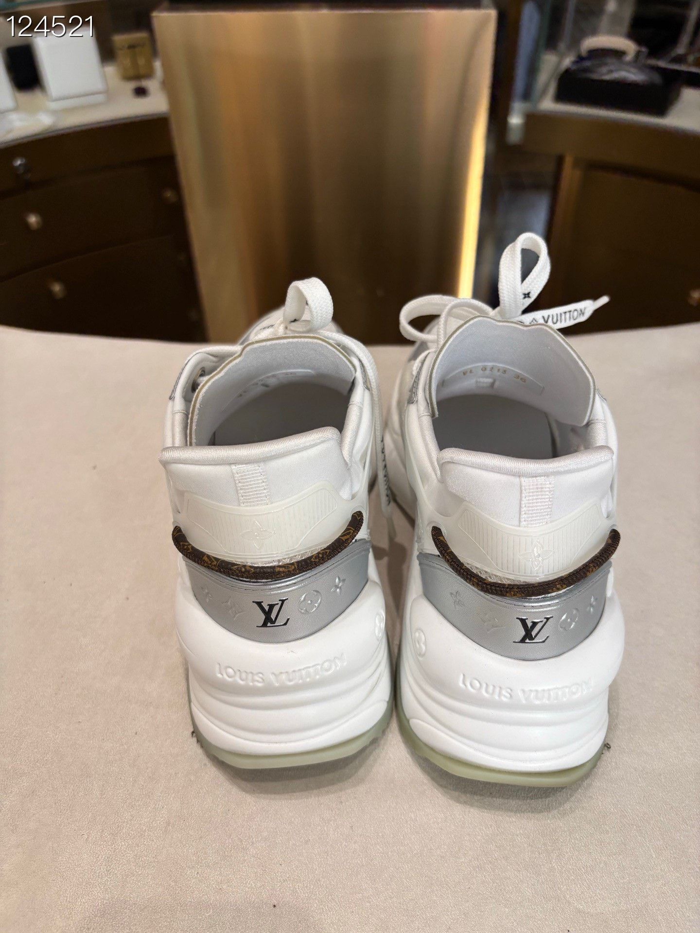 Louis Vuitton Louis Vuitton Run 55 Women's Sneakers Size US 5 / IT 35 - 4 Thumbnail