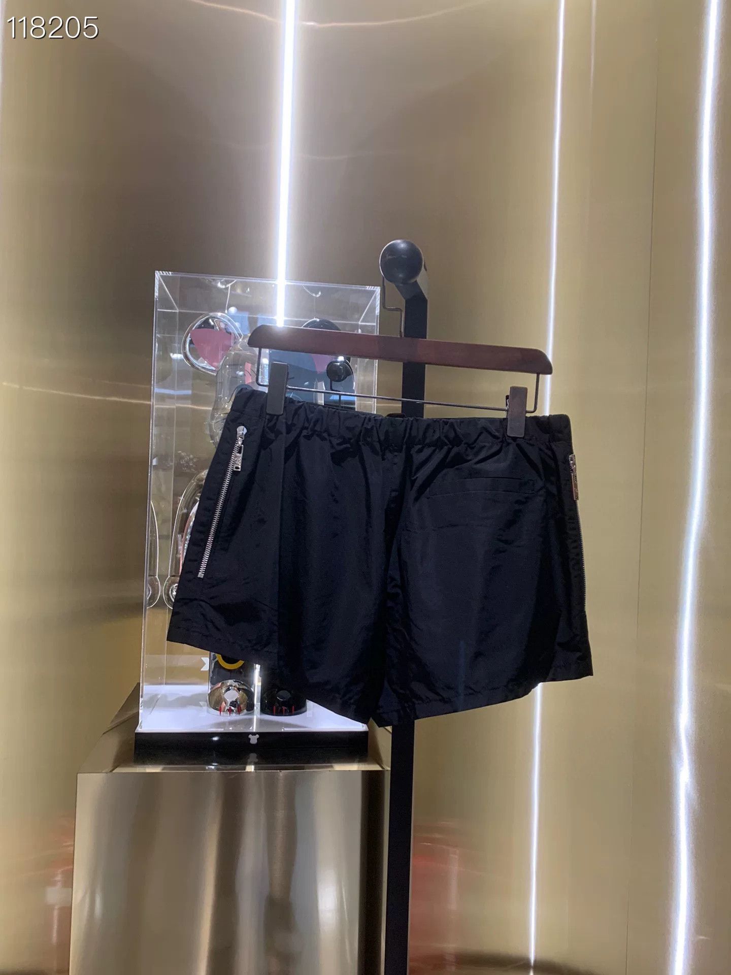 Louis Vuitton LV Women's Athletic Casual Shorts Size 36" / US 14 / IT 50 - 2 Thumbnail