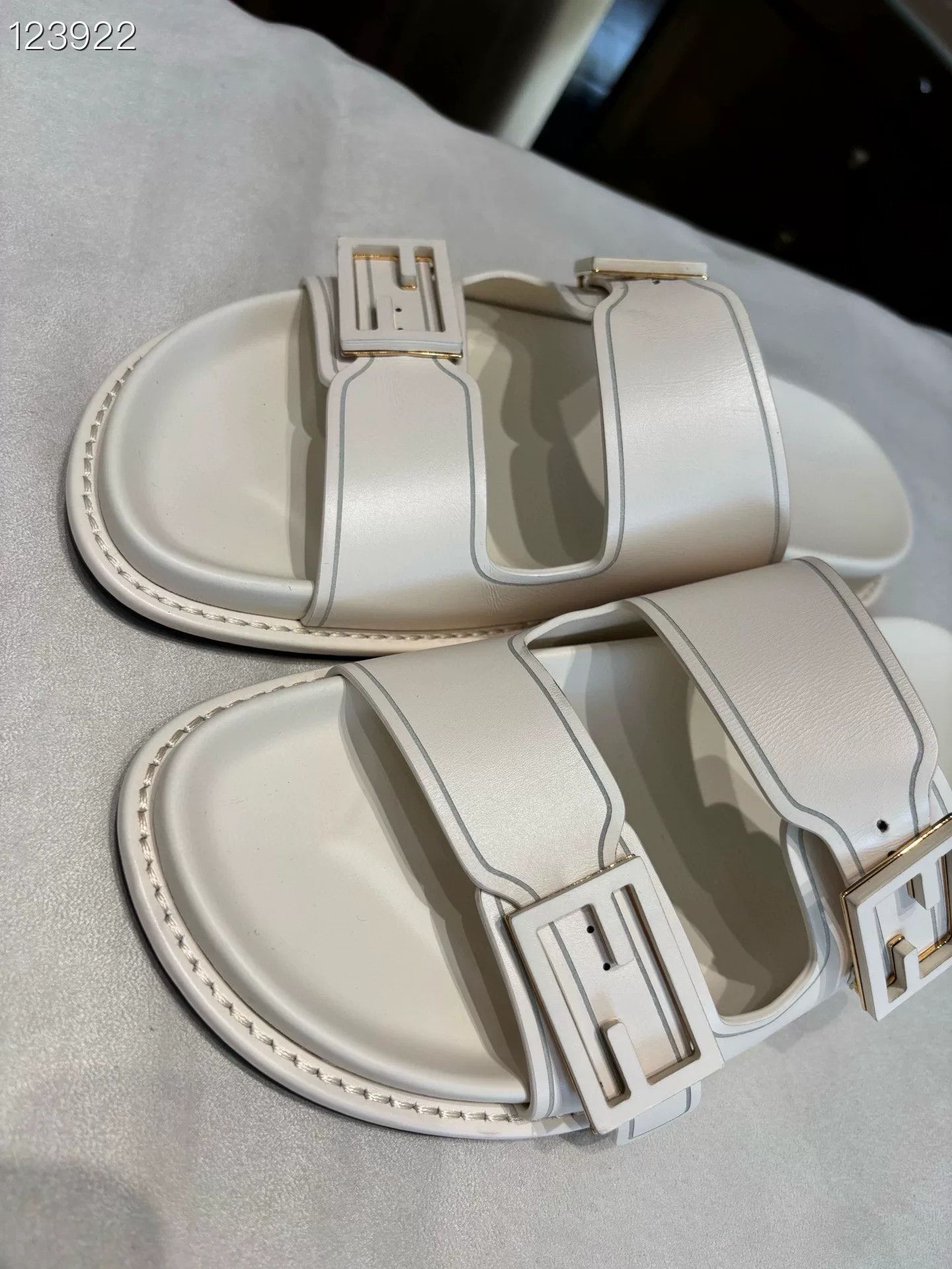 Fendi Fendi Women's Flat Casual Sandals Size US 7 / IT 37 - 3 Thumbnail