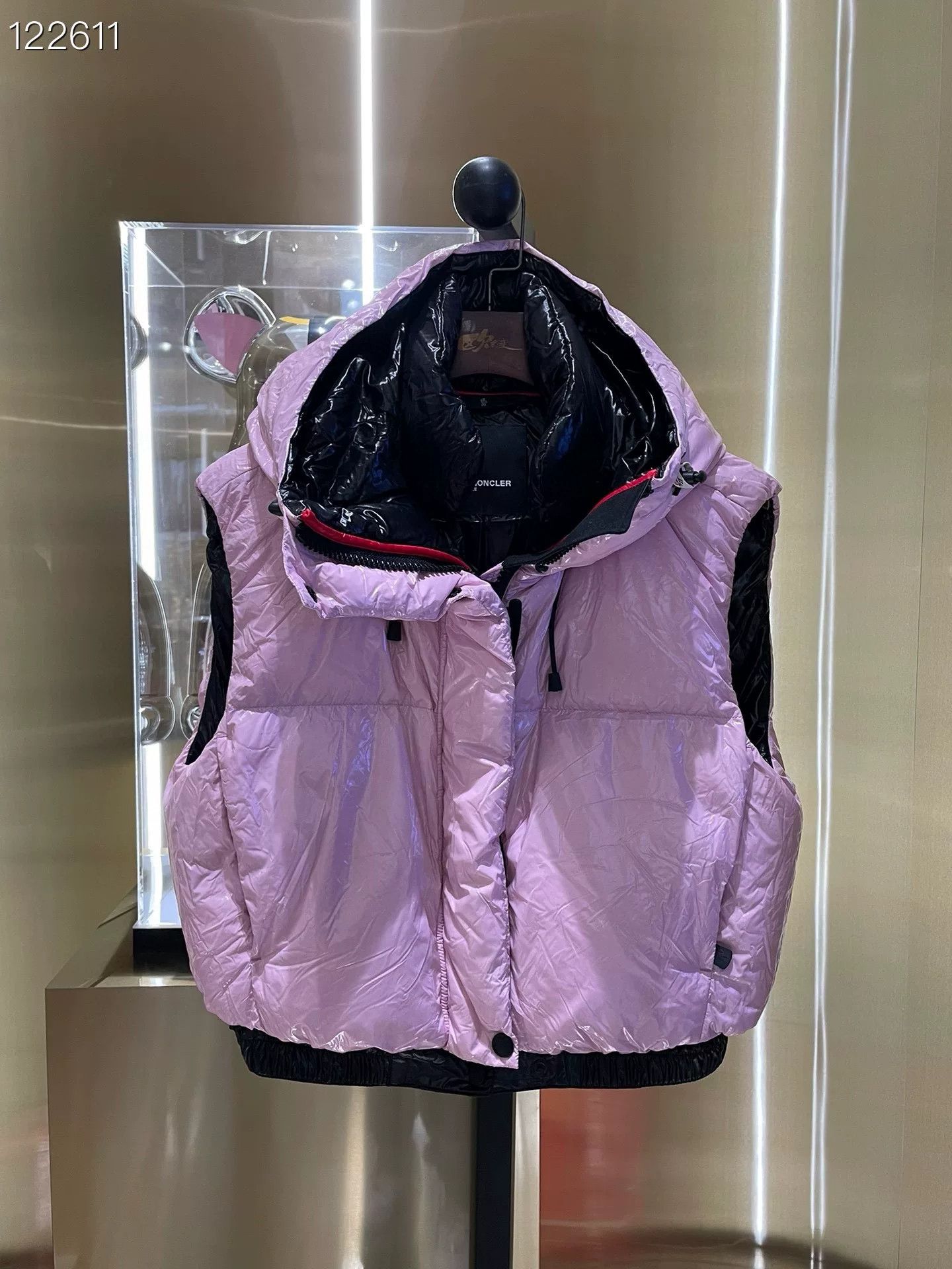 Moncler Moncler Pink Short Hooded Down Vest Size S / US 4 / IT 40 - 2 Thumbnail