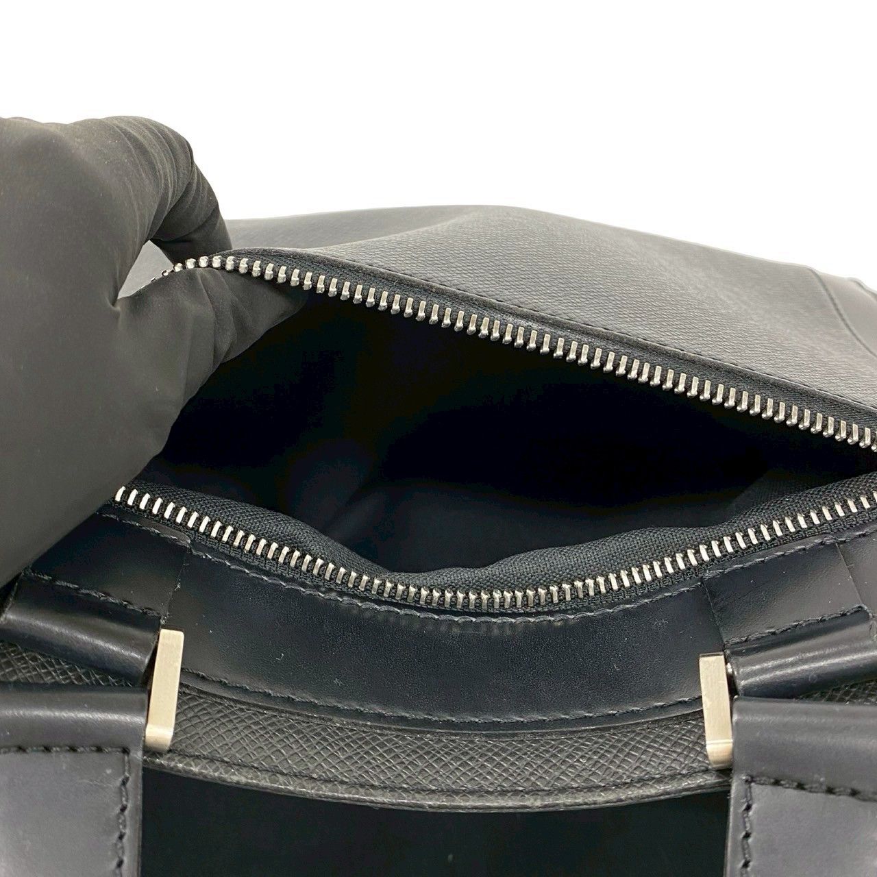Louis Vuitton Louis Vuitton Louis Vuitton Taiga Handbag Leather Tote Bag DUTY FREE for USA Size ONE SIZE - 11 Thumbnail