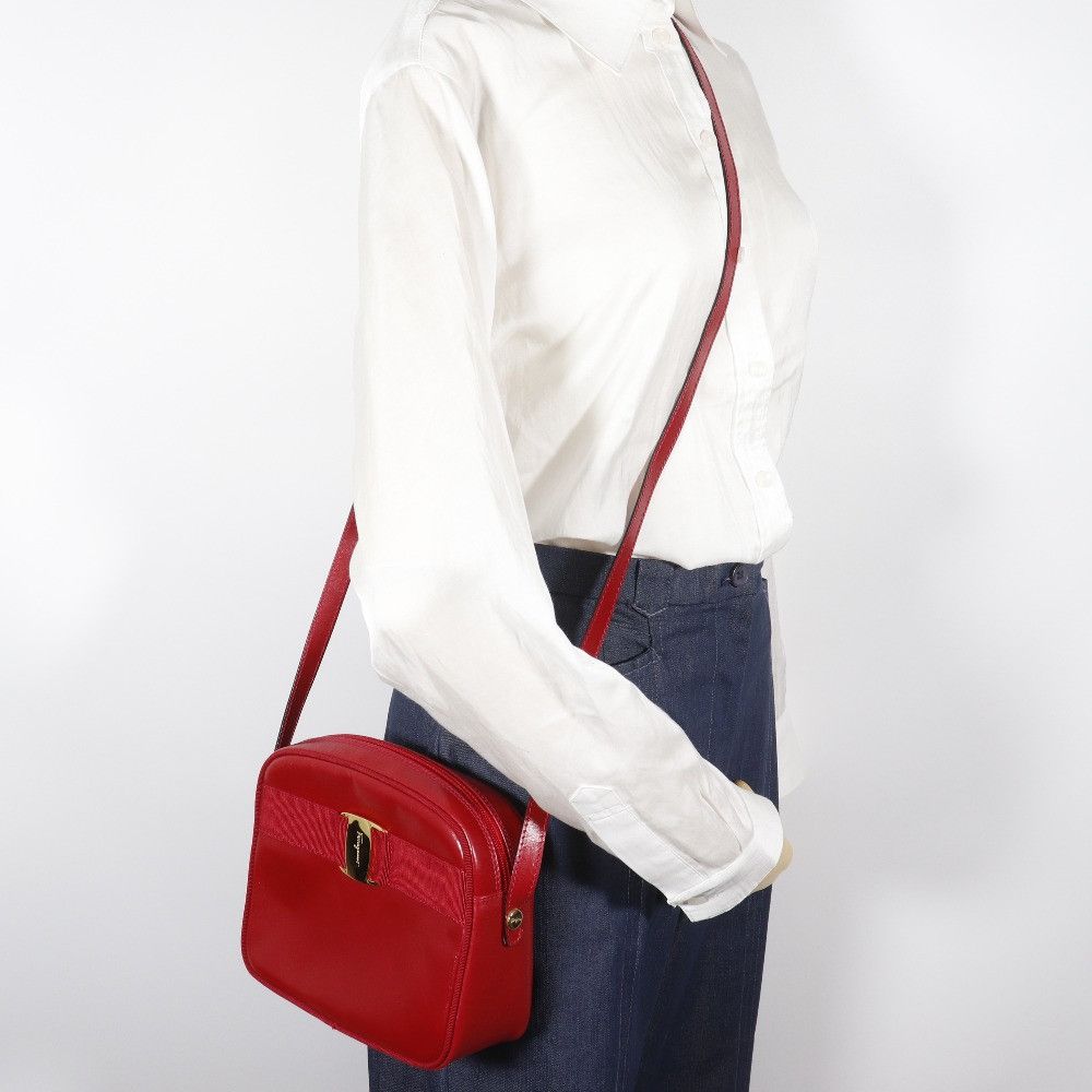 Salvatore Ferragamo Salvatore Ferragamo Salvatore Ferragamo Vara Calf Shoulder Bag Leather Crossbody Bag D21 3096 DUTY FREE for USA Size ONE SIZE - 10 Thumbnail